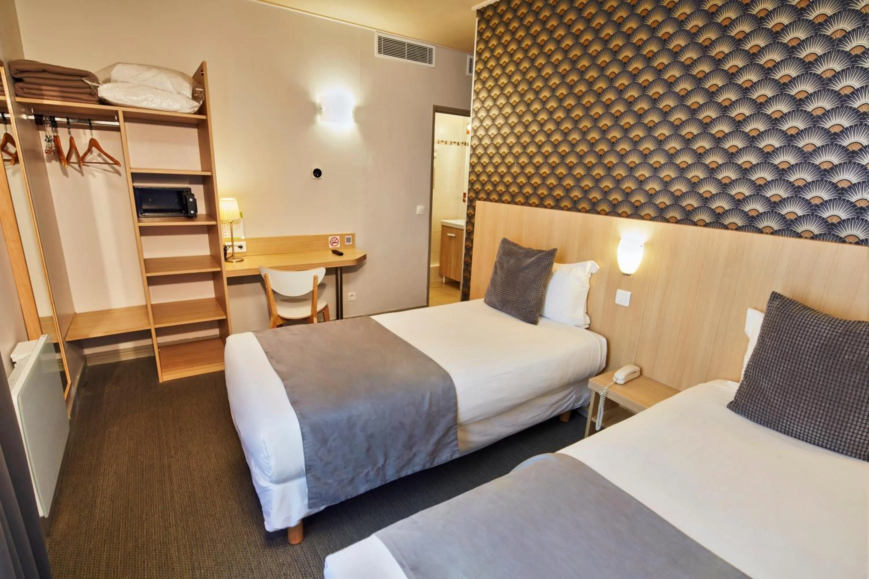 Bedroom, Bed in Hotel Paris Villette