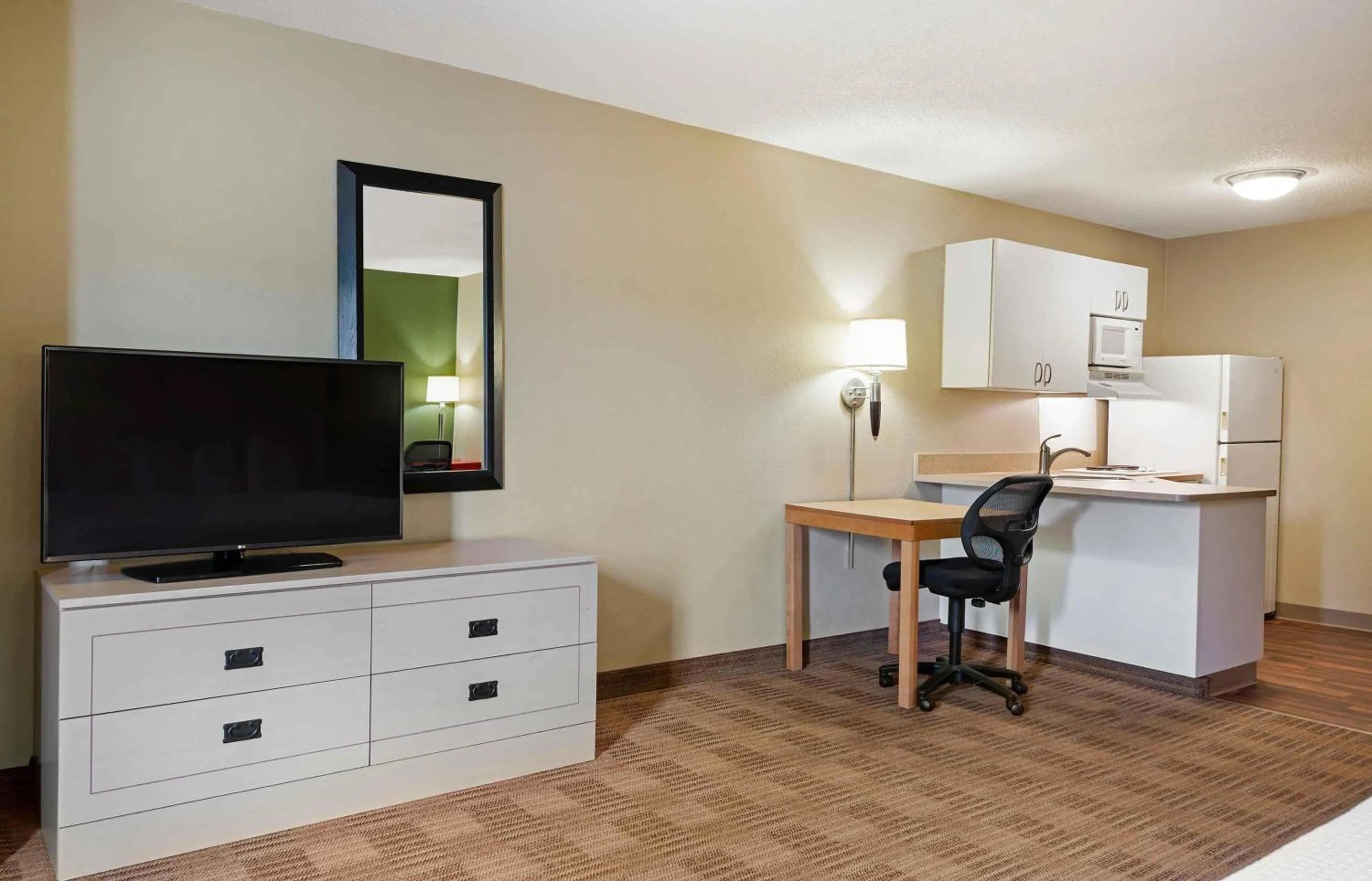 Bedroom in Extended Stay America Select Suites - Atlanta - Duluth