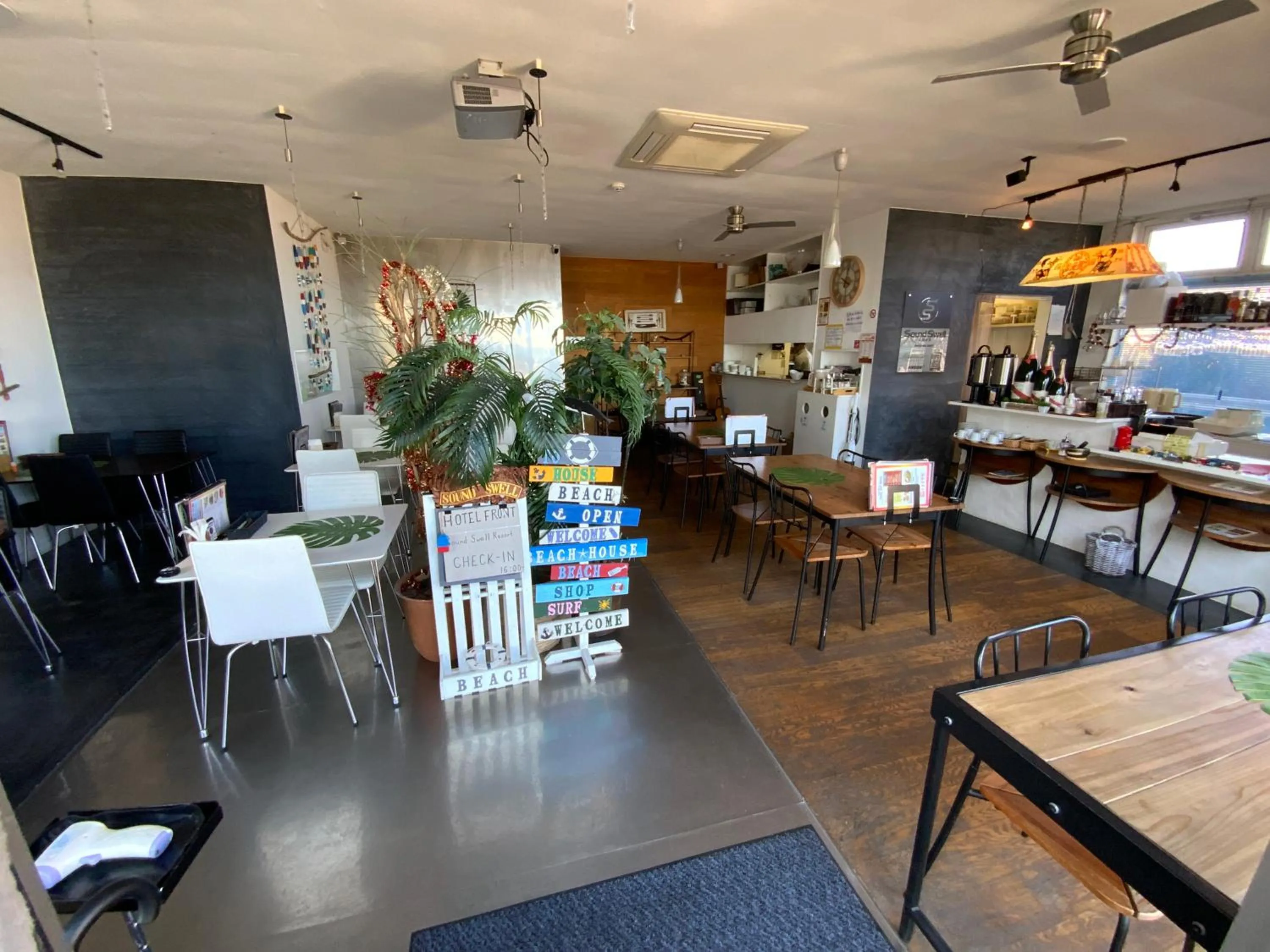 Restaurant/places to eat in Sound Swell Resort