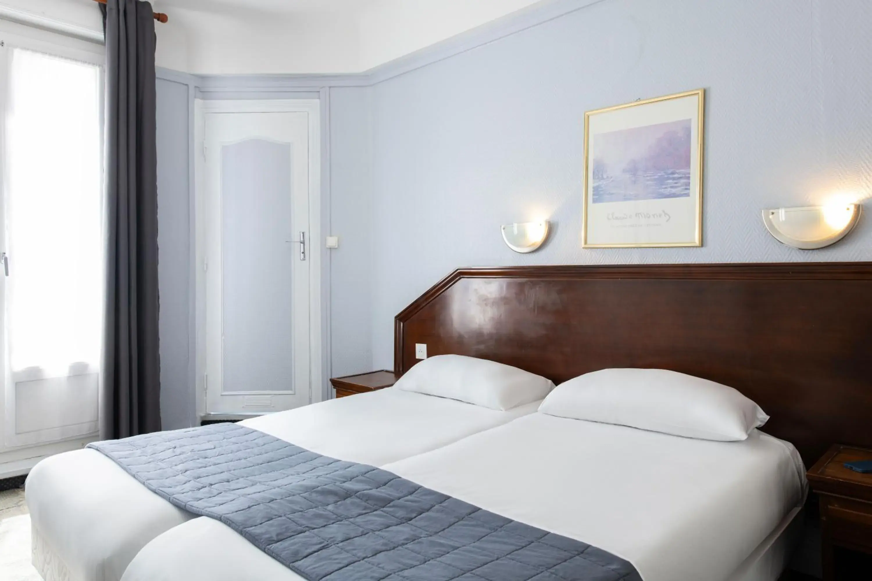 Bedroom, Bed in Hôtel Ambassadeur Bedroom, Bed in Hôtel Ambassadeur