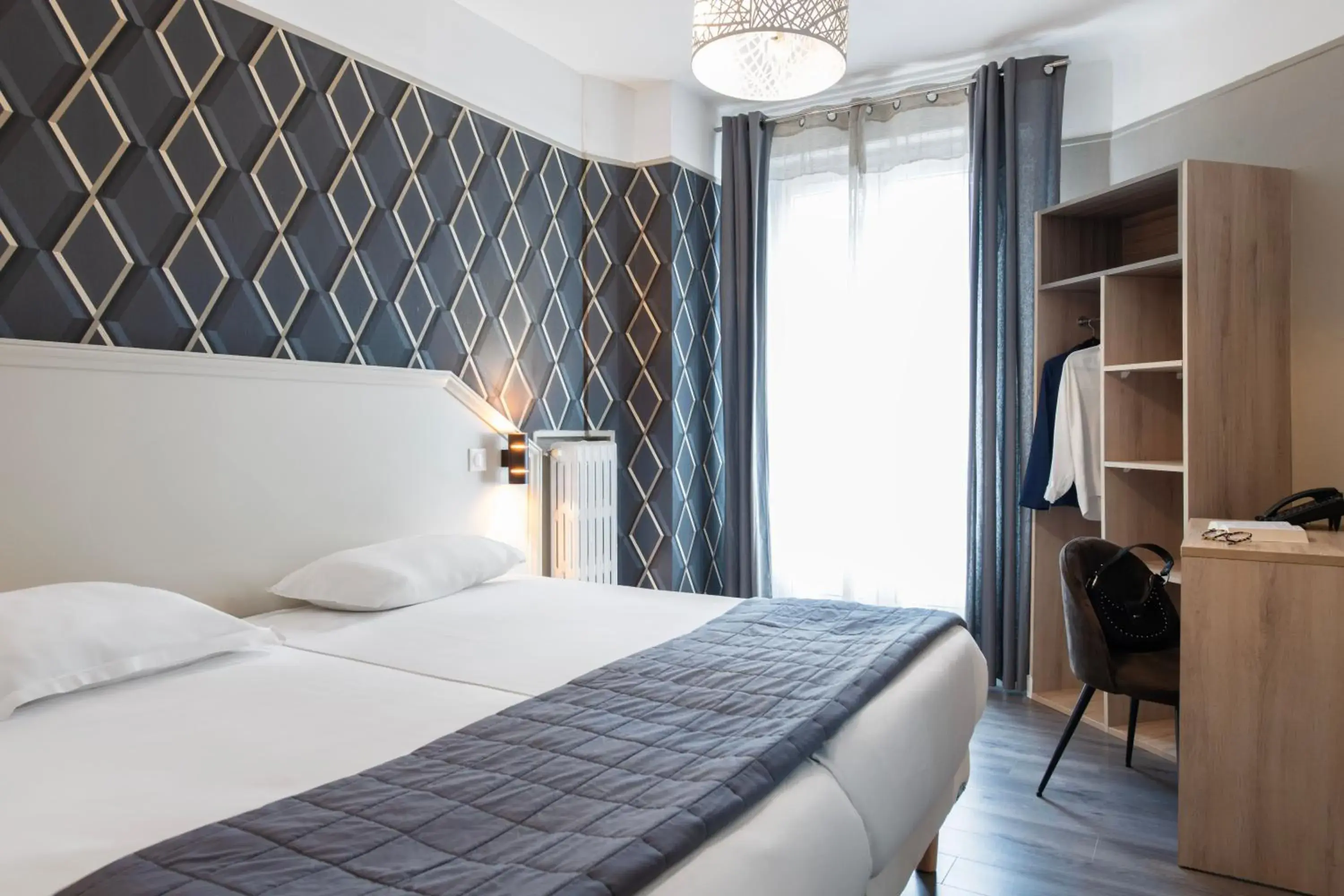 Superior Twin Room in Hôtel Ambassadeur Superior Twin Room in Hôtel Ambassadeur