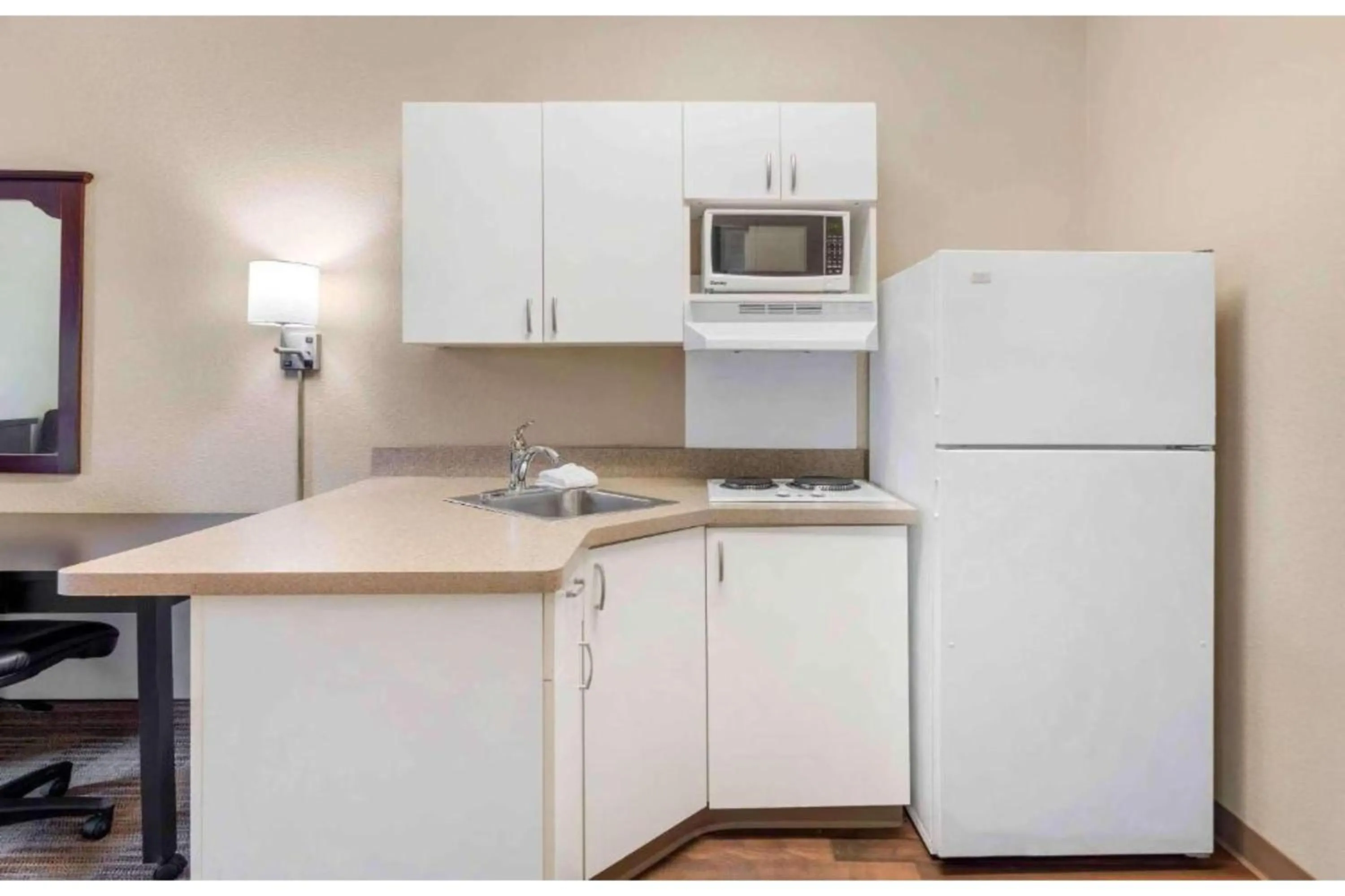 Kitchen or kitchenette in Studio 6 Corporate Extended Stay Chicago Lisle IL
