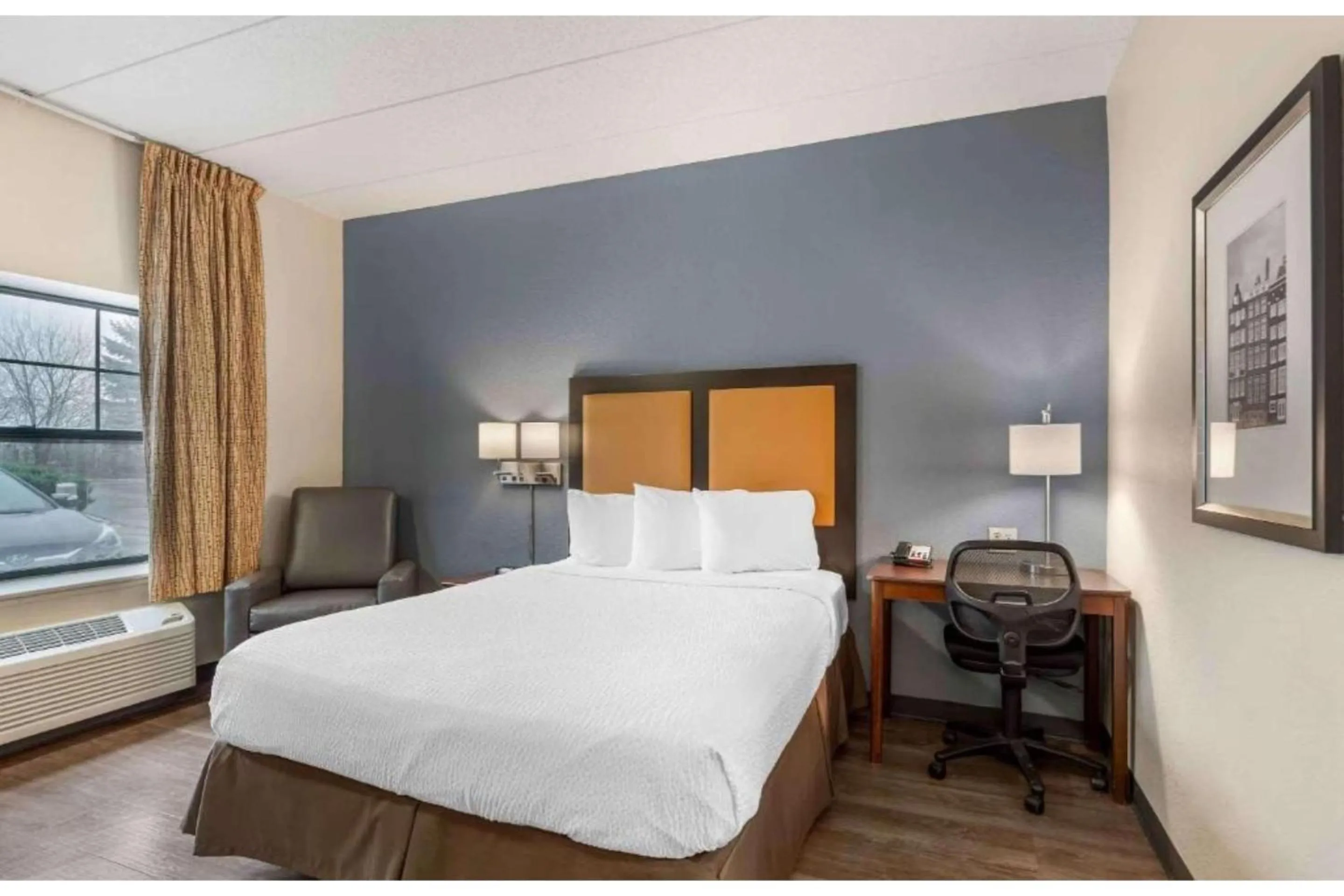 Bedroom, Bed in Studio 6 Corporate Extended Stay Chicago Lisle IL