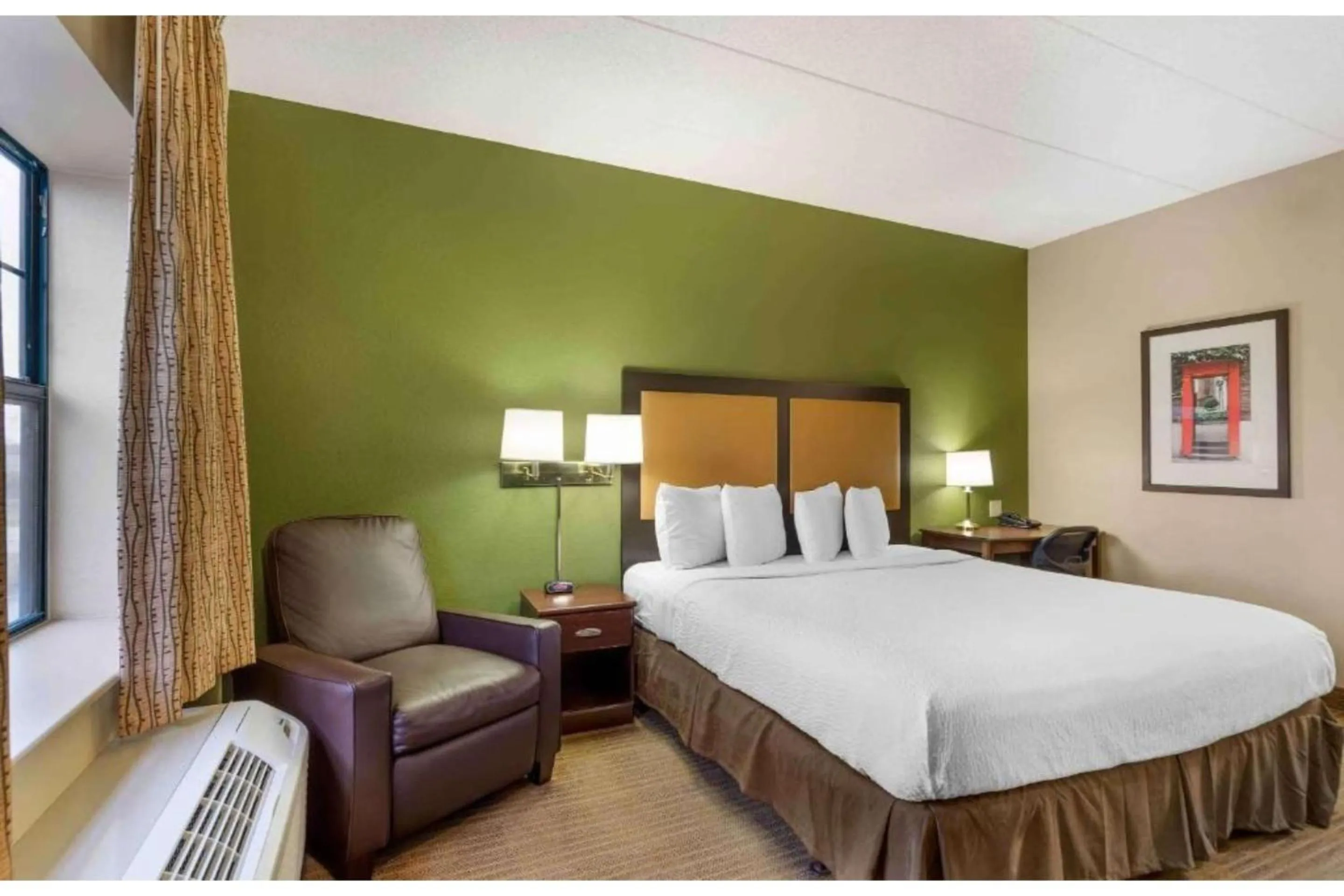 Bedroom, Bed in Studio 6 Corporate Extended Stay Chicago Lisle IL