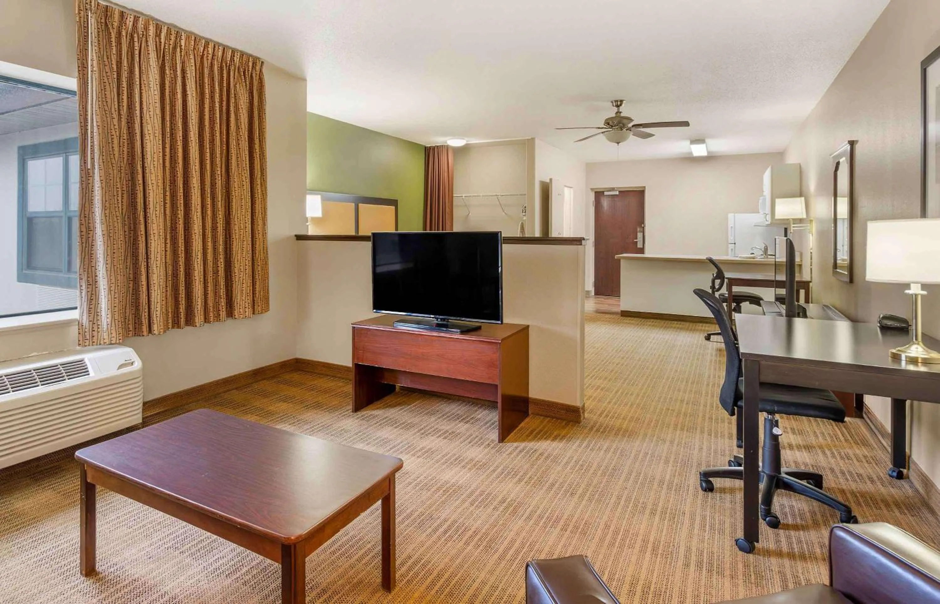 Bedroom in Extended Stay America Select Suites - Chicago - Lisle