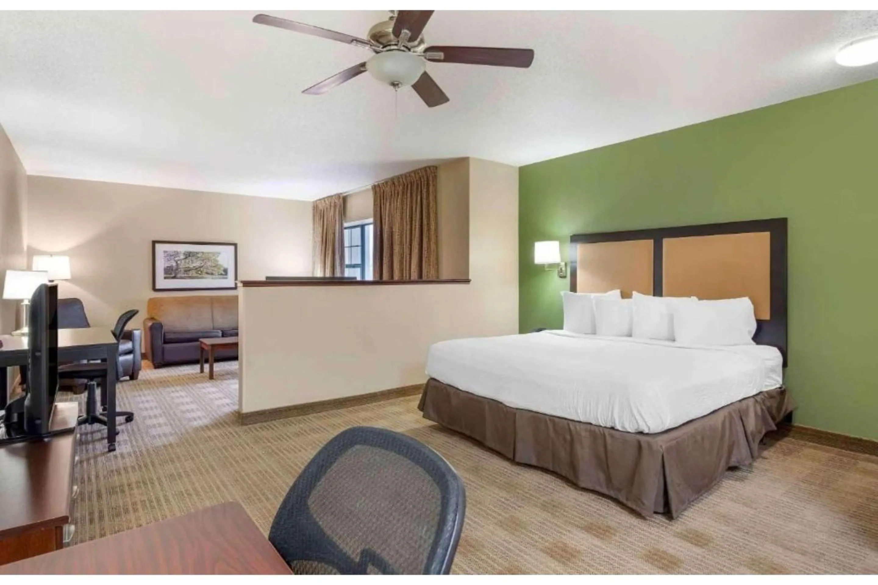 Bedroom, Bed in Studio 6 Corporate Extended Stay Chicago Lisle IL