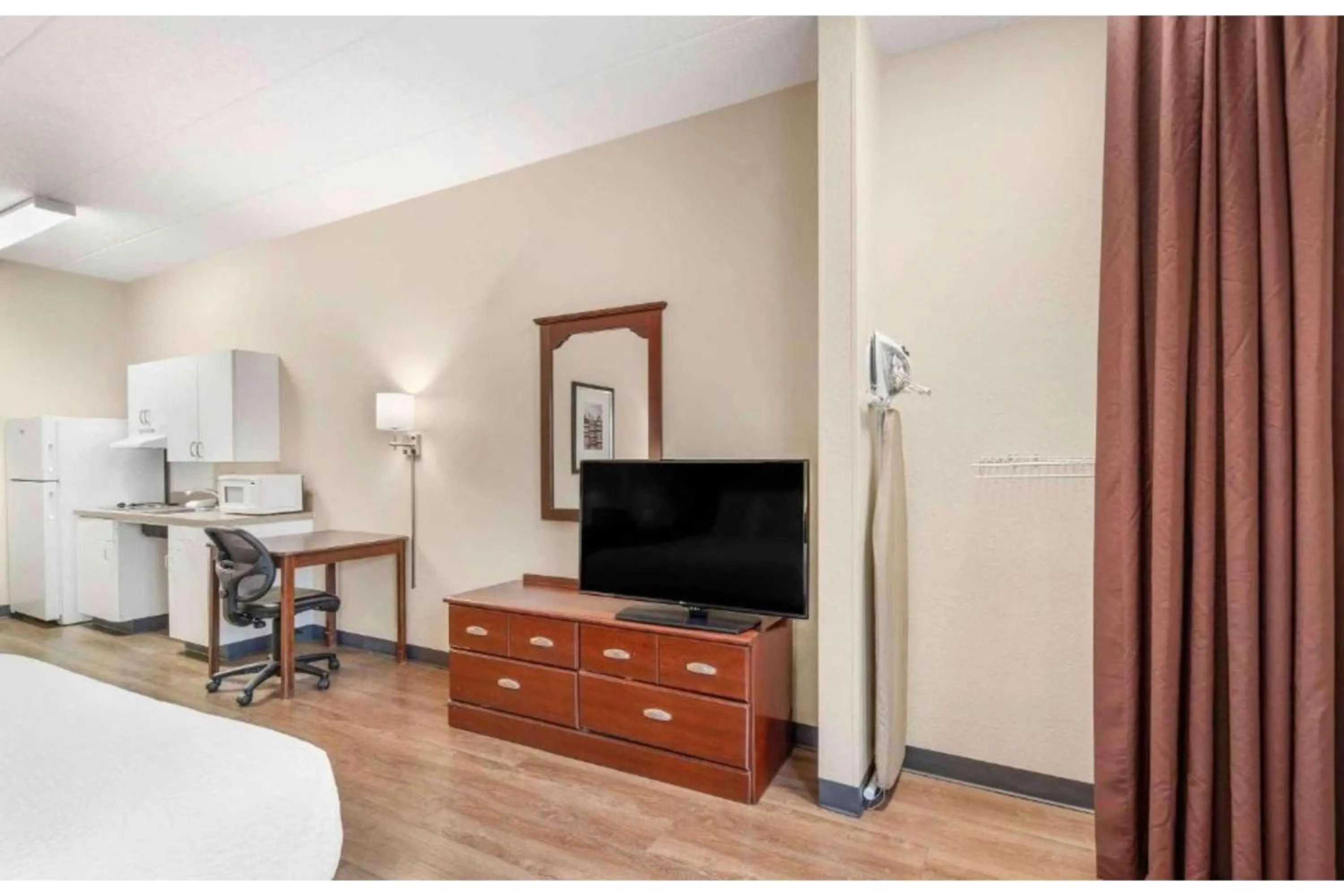 Bedroom in Studio 6 Corporate Extended Stay Chicago Lisle IL