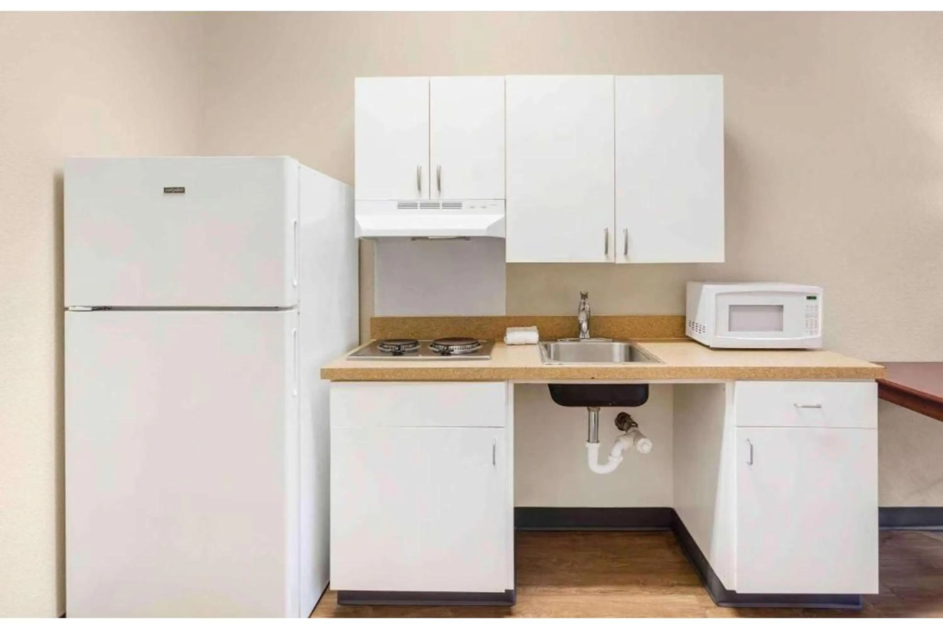 Kitchen or kitchenette in Studio 6 Corporate Extended Stay Chicago Lisle IL