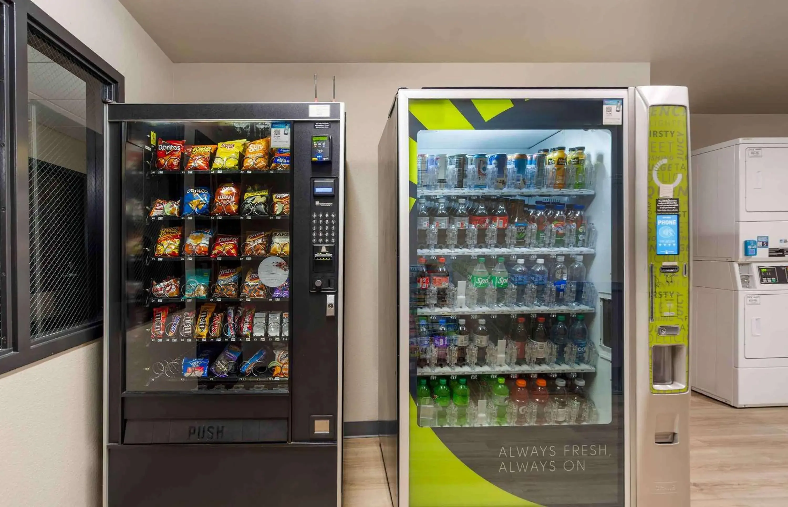 Property building in Extended Stay America Select Suites - Chicago - Lisle Property building in Extended Stay America Select Suites - Chicago - Lisle