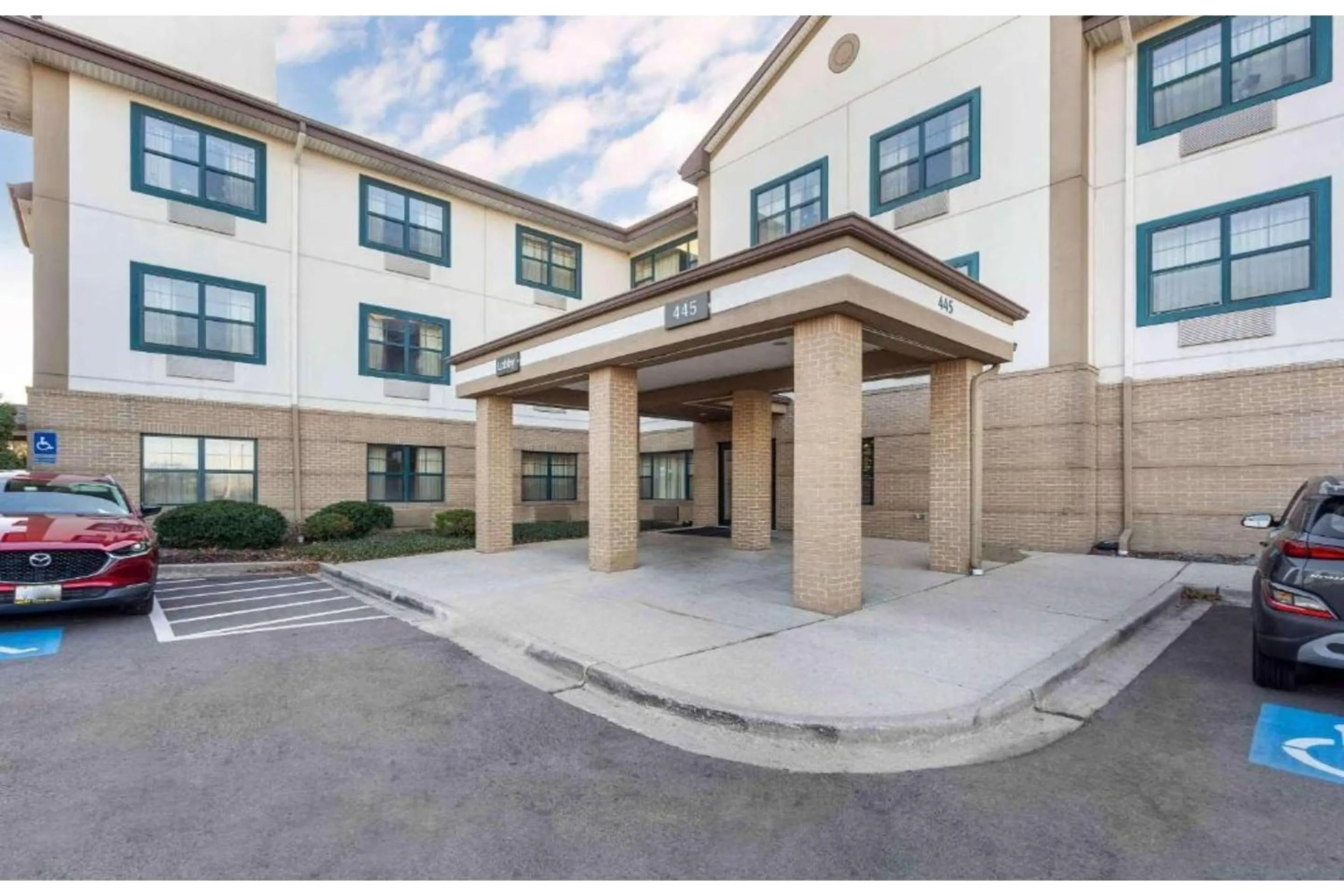 Property building in Studio 6 Corporate Extended Stay Chicago Lisle IL