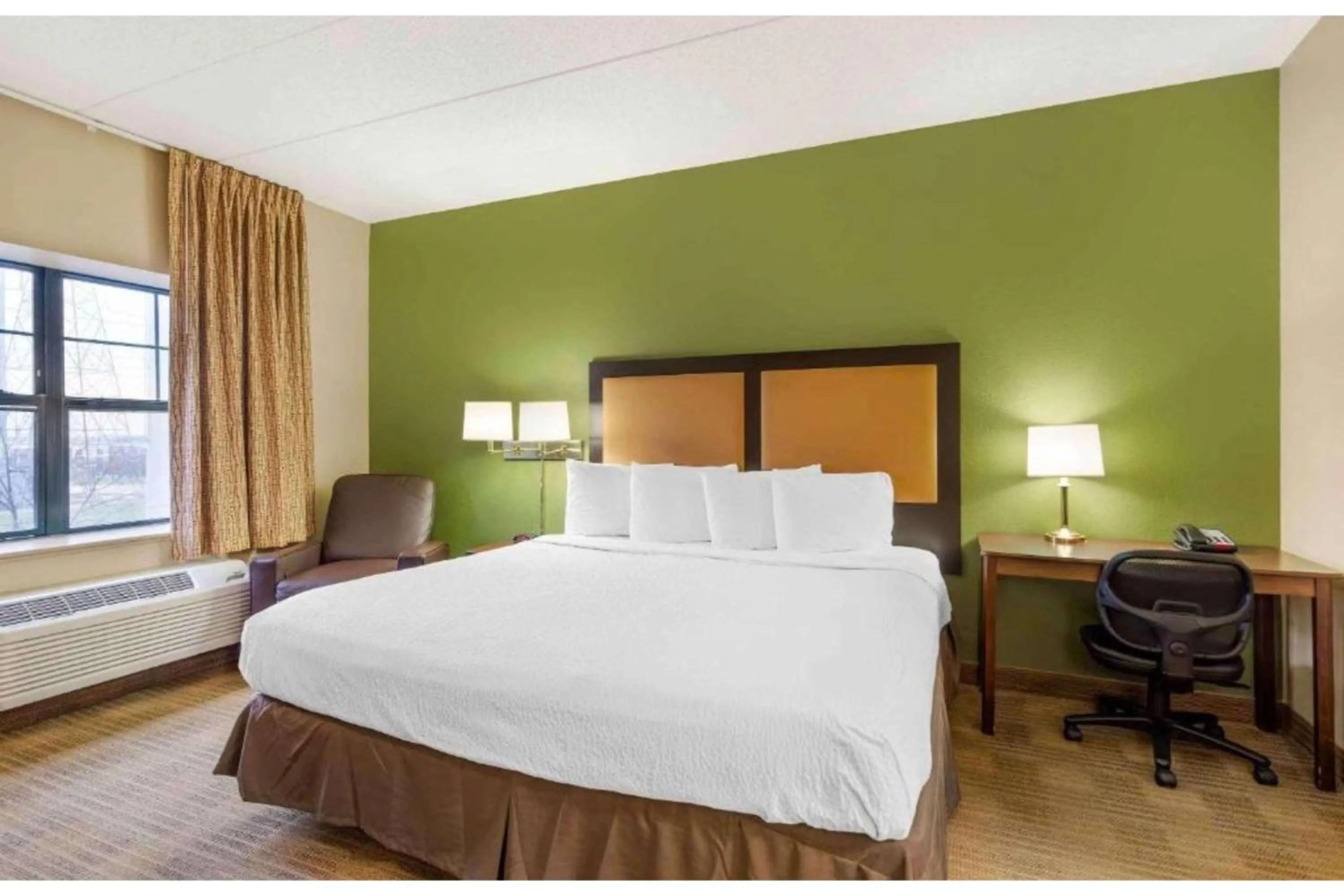Bedroom, Bed in Studio 6 Corporate Extended Stay Chicago Lisle IL