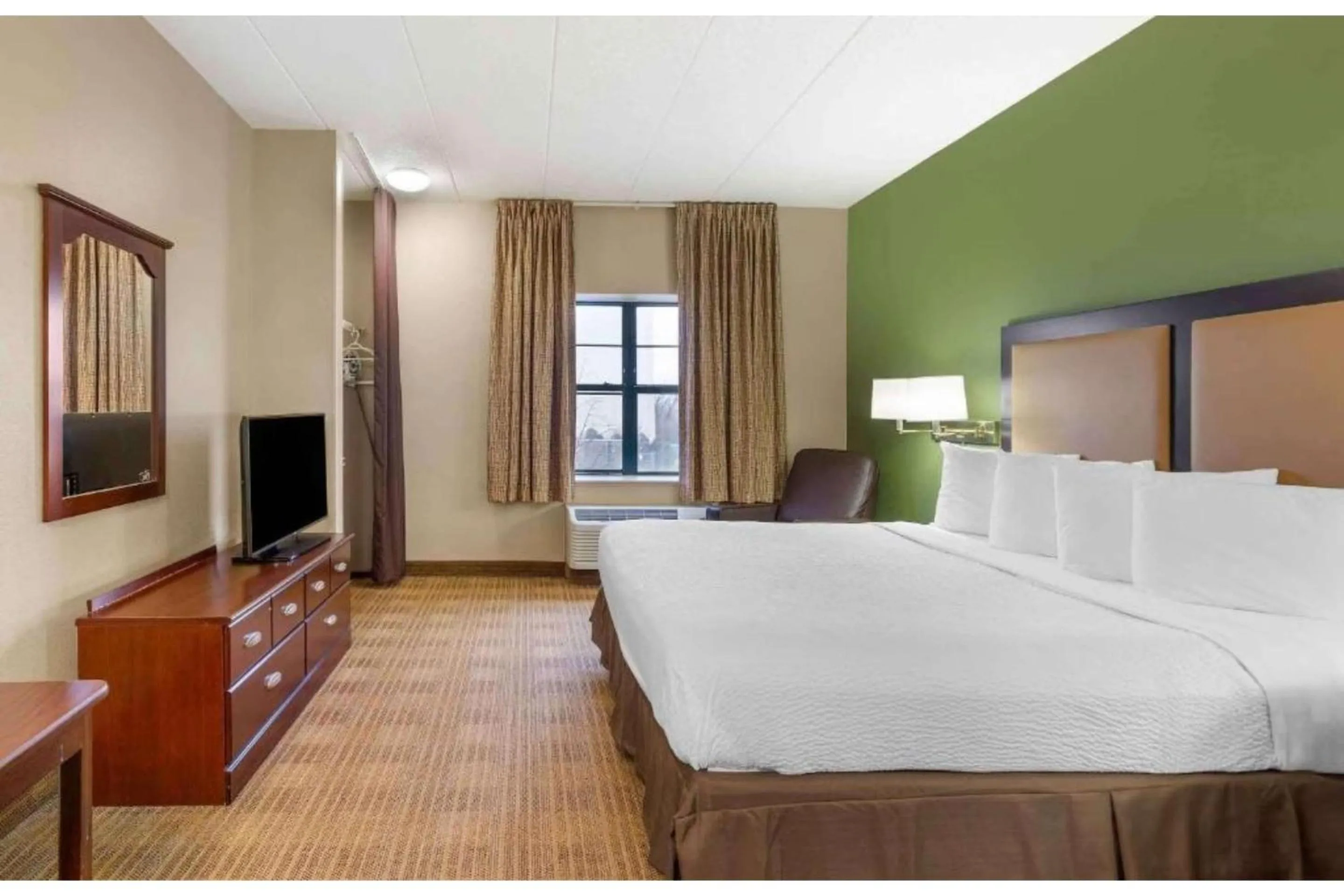 Bedroom, Bed in Studio 6 Corporate Extended Stay Chicago Lisle IL