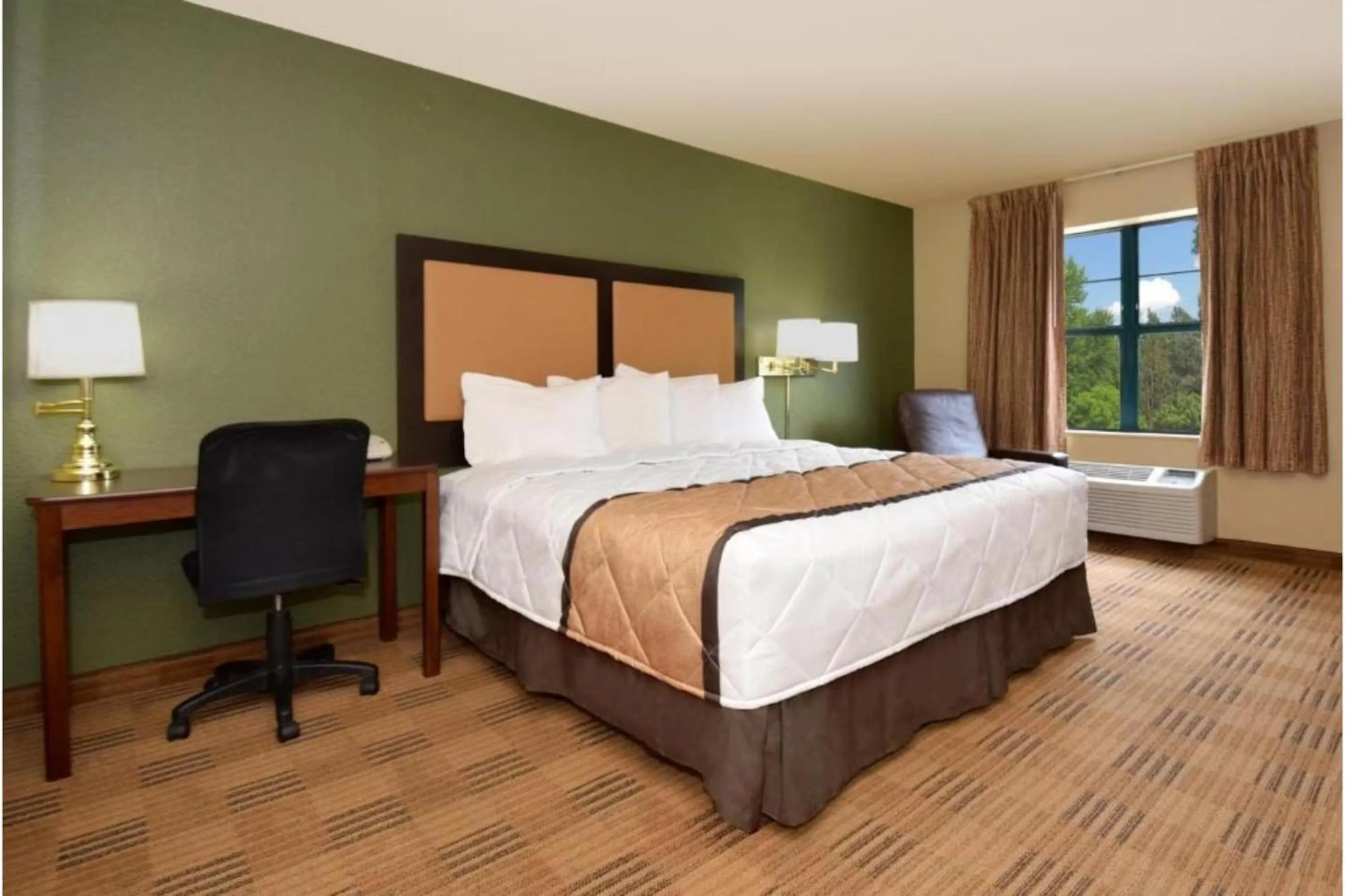 Bedroom, Bed in Studio 6 Corporate Extended Stay Chicago Lisle IL