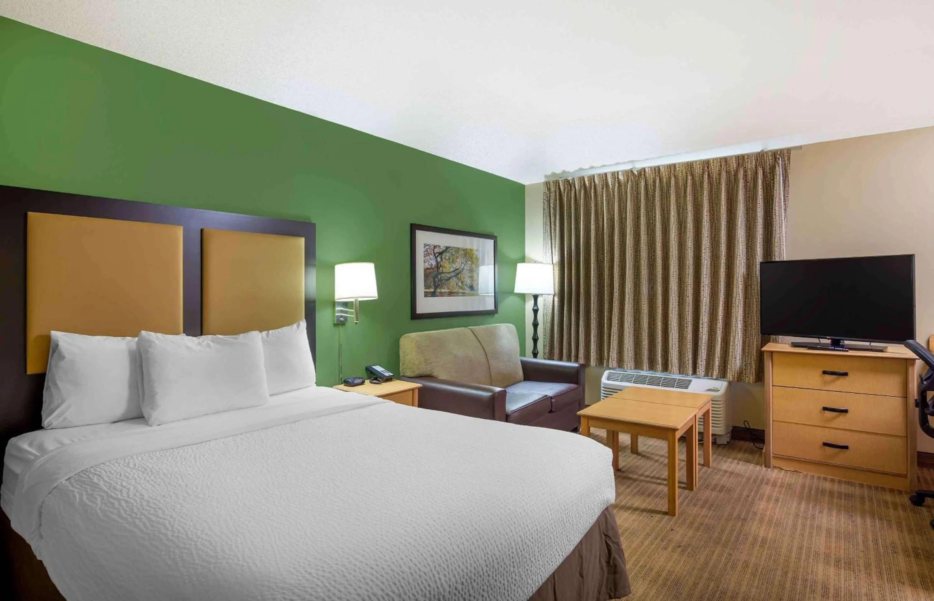 Bedroom, Bed in Extended Stay America Suites - Charleston - Airport