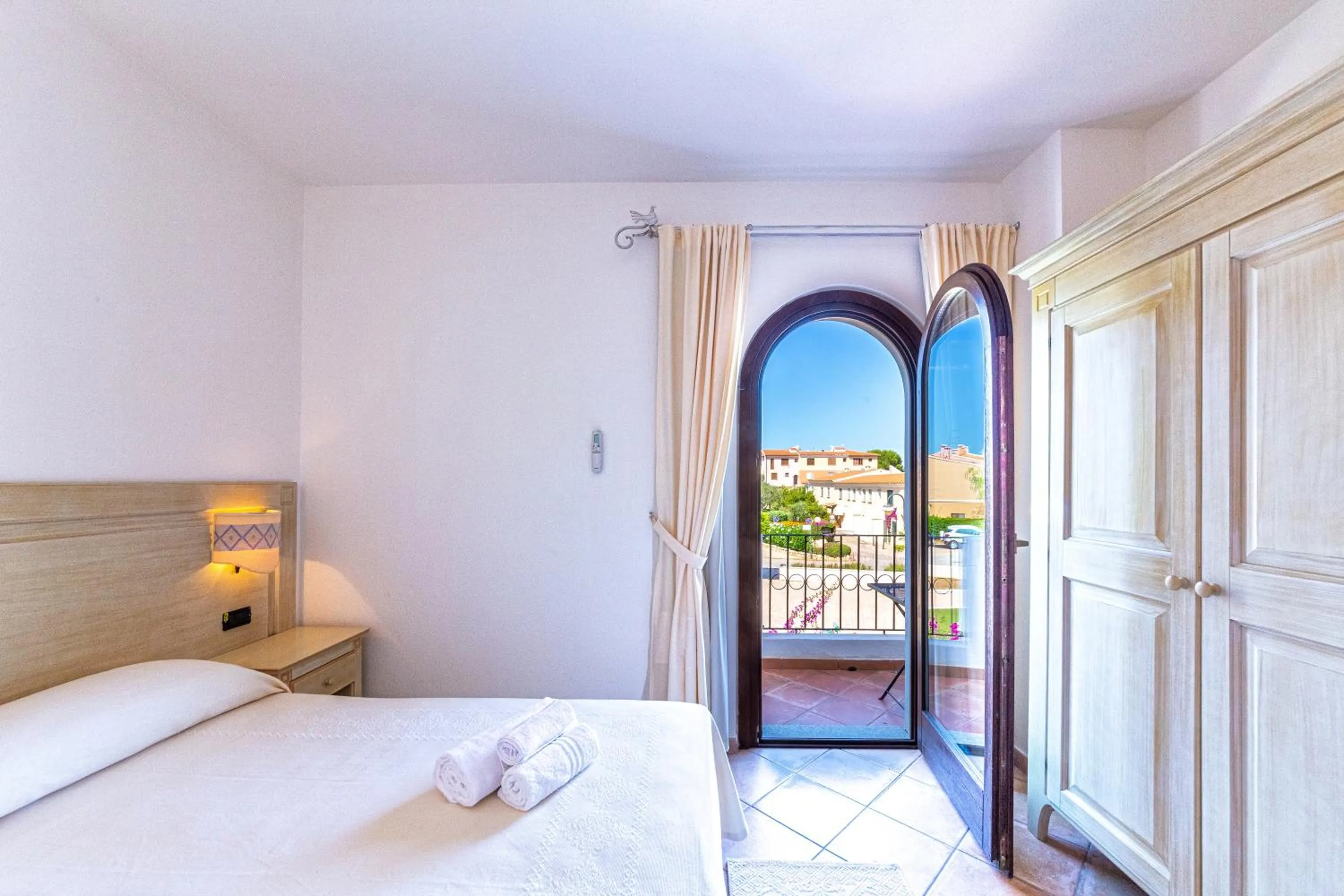 Bedroom, Bed in Hotel il Faro di Molara