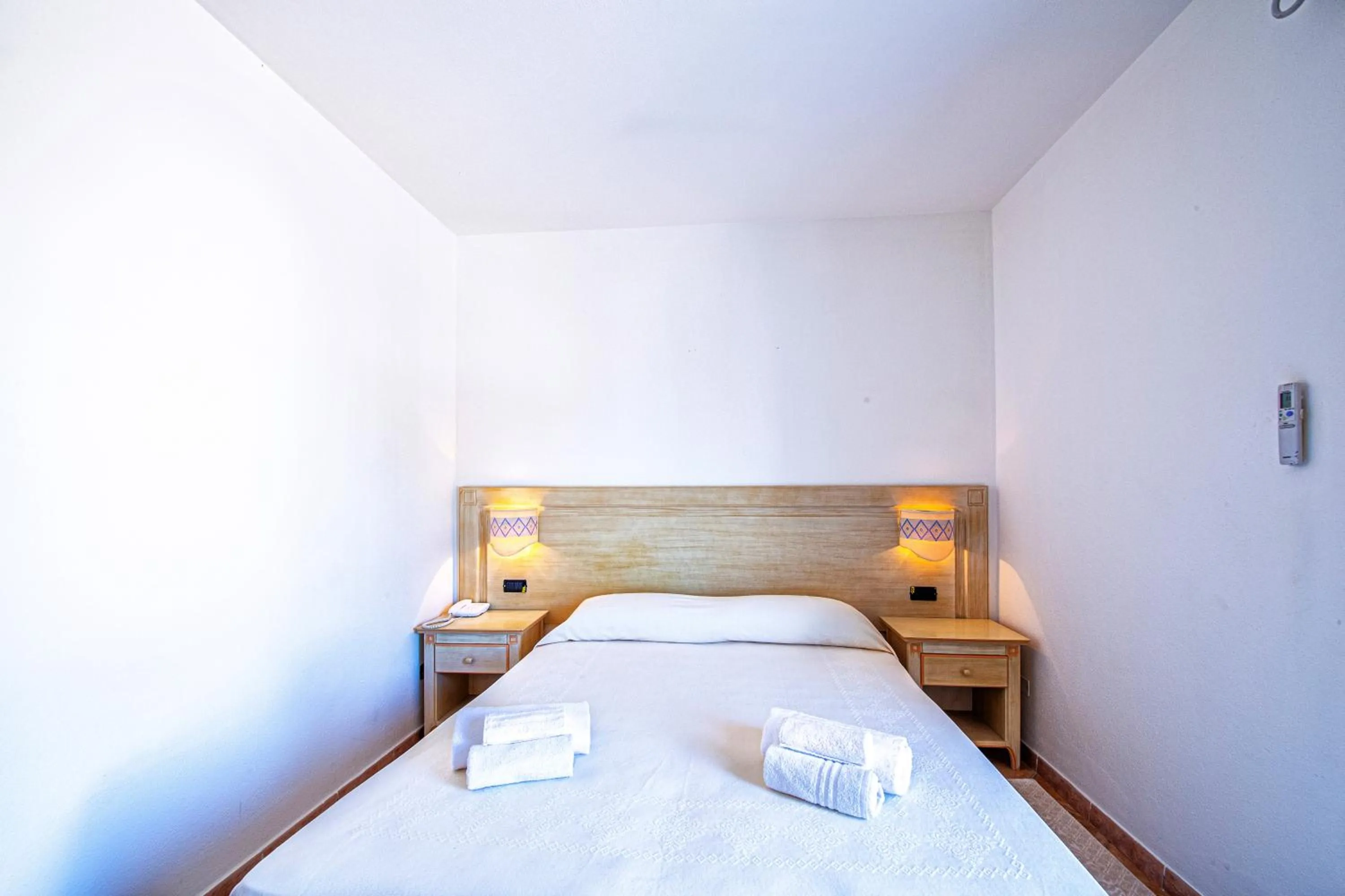 Bedroom, Bed in Hotel il Faro di Molara