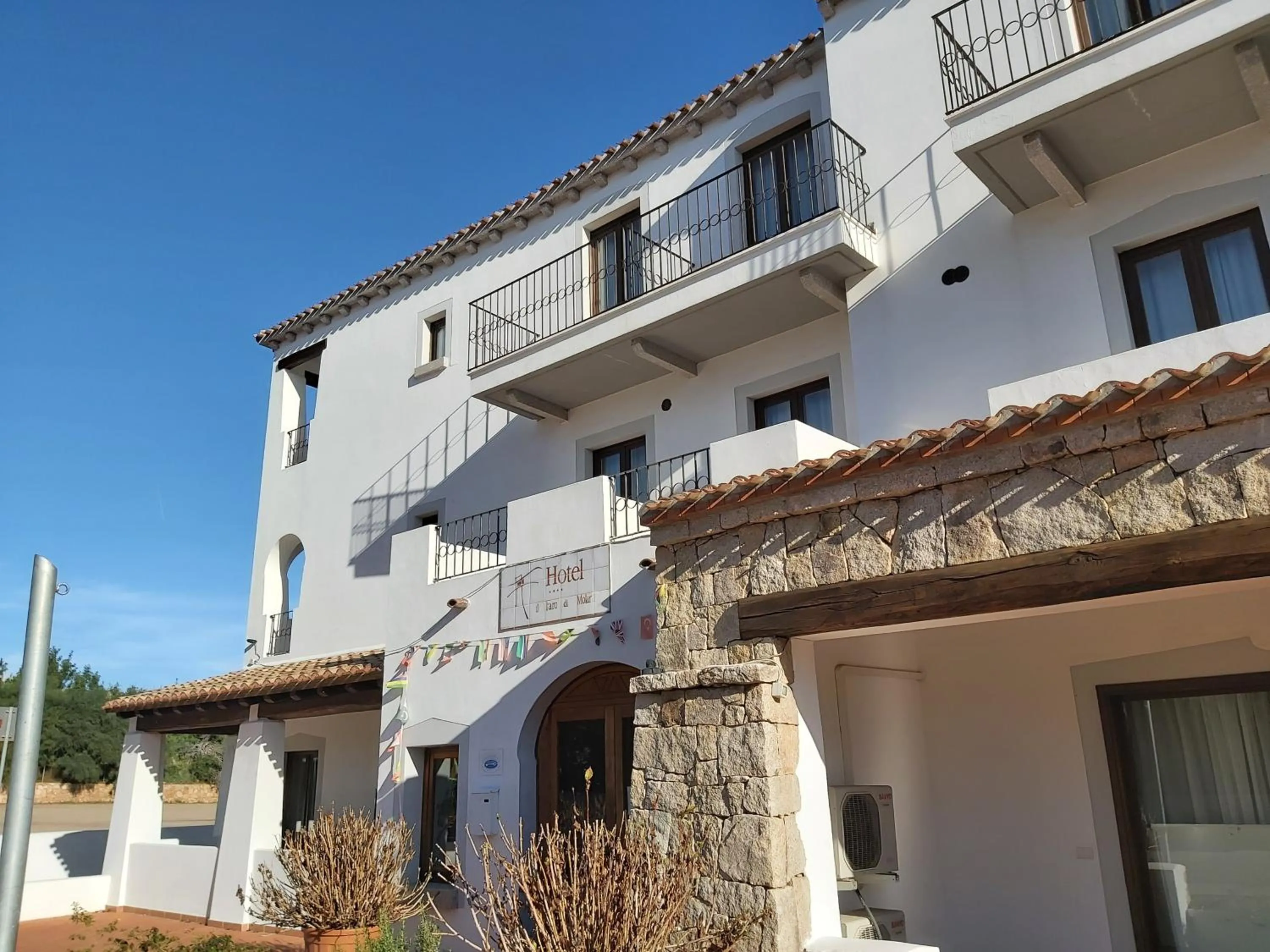 Facade/entrance in Hotel il Faro di Molara