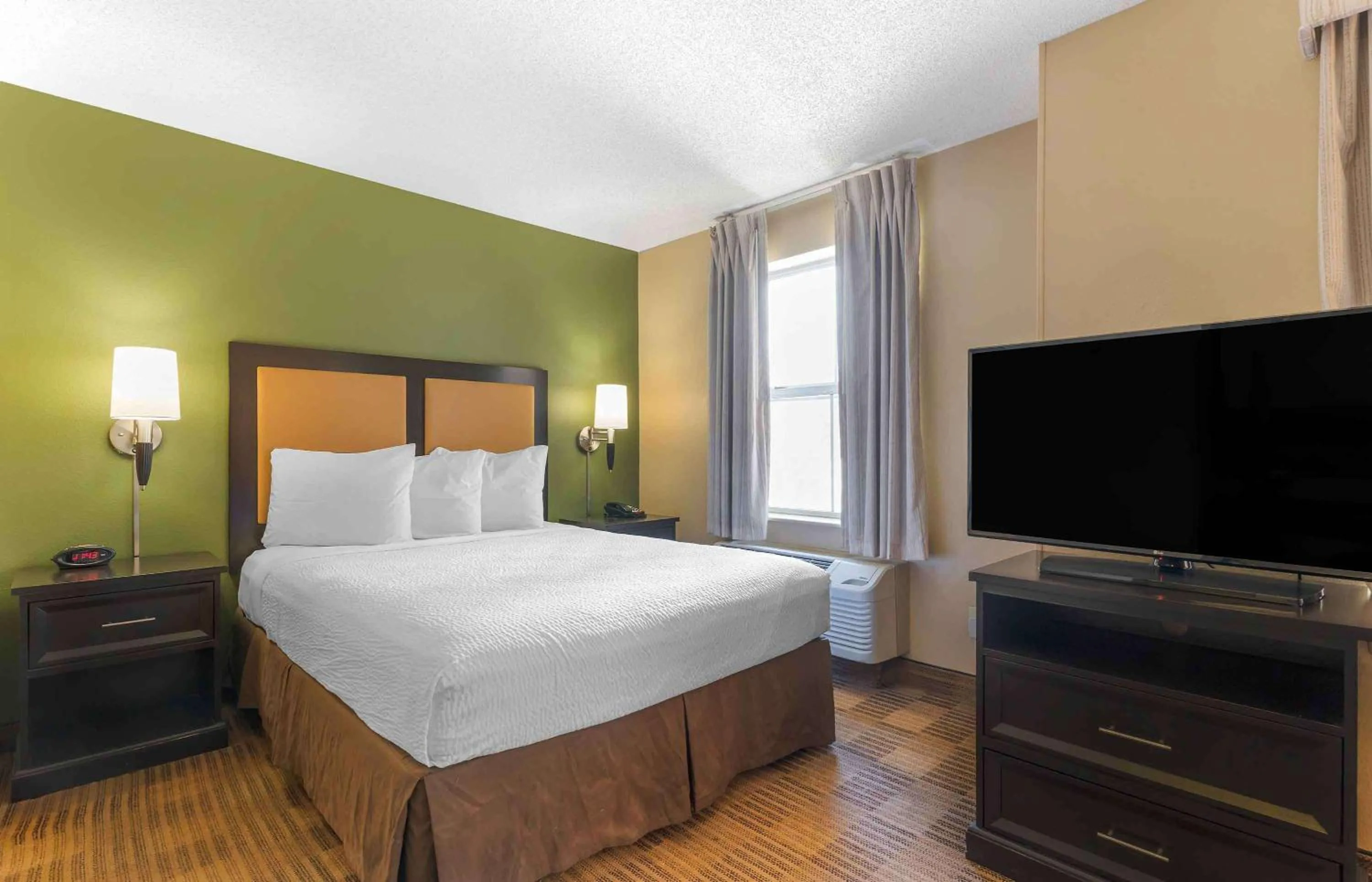 Bedroom, Bed in Extended Stay America Suites - San Jose - Edenvale - South