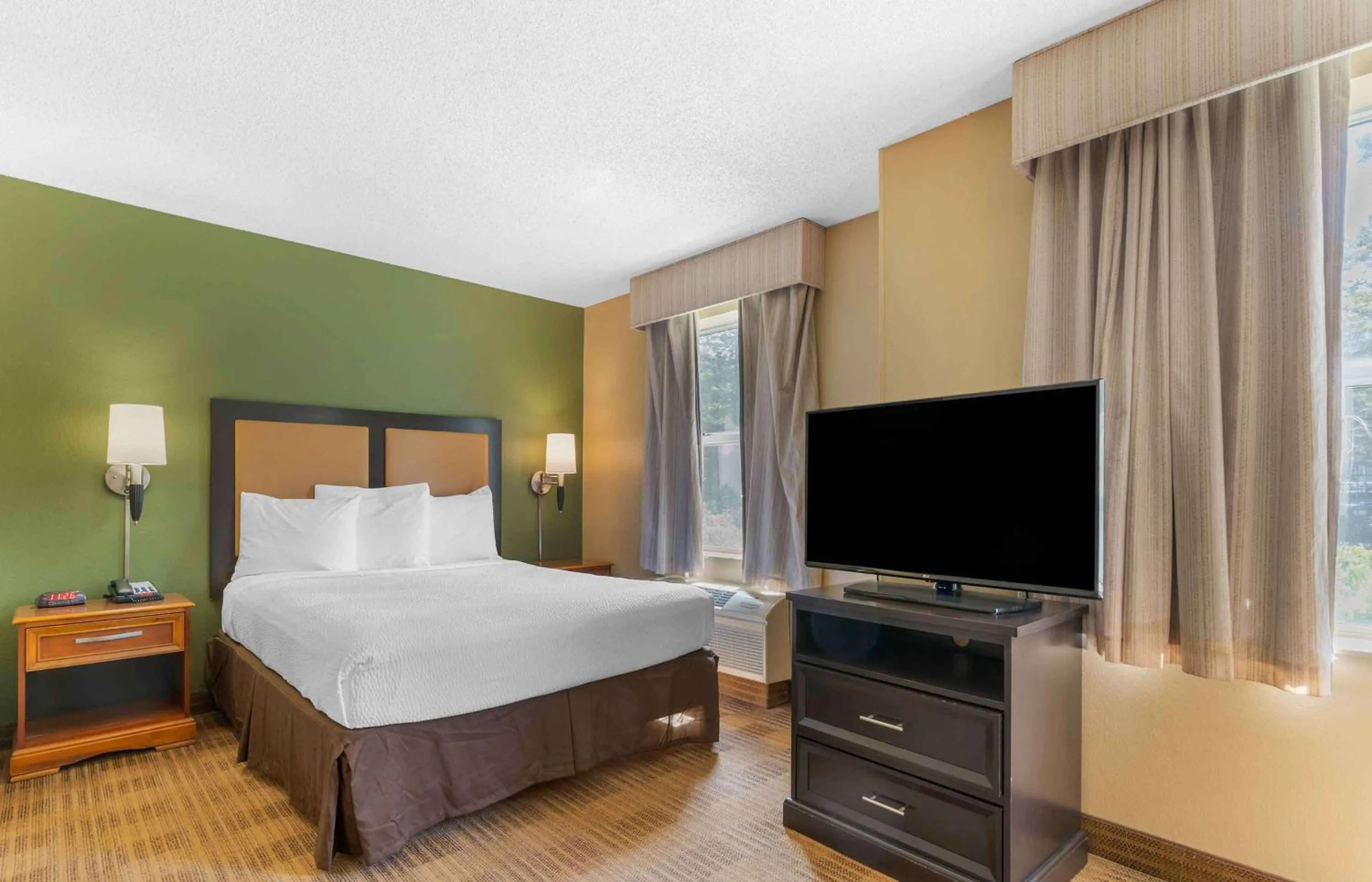 Bedroom, Bed in Extended Stay America Suites - San Jose - Edenvale - South