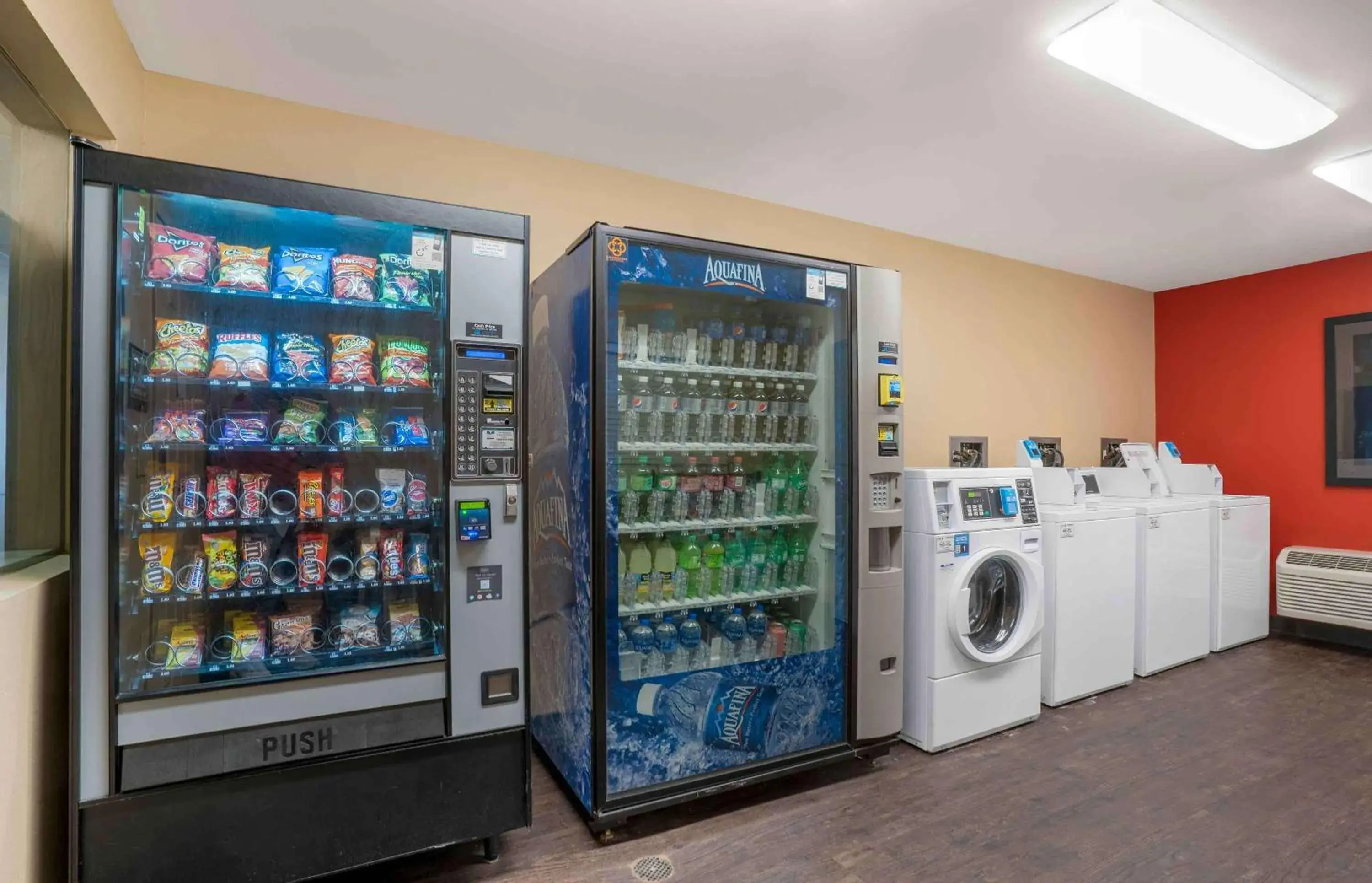 Property building in Extended Stay America Suites - San Jose - Edenvale - South Property building in Extended Stay America Suites - San Jose - Edenvale - South