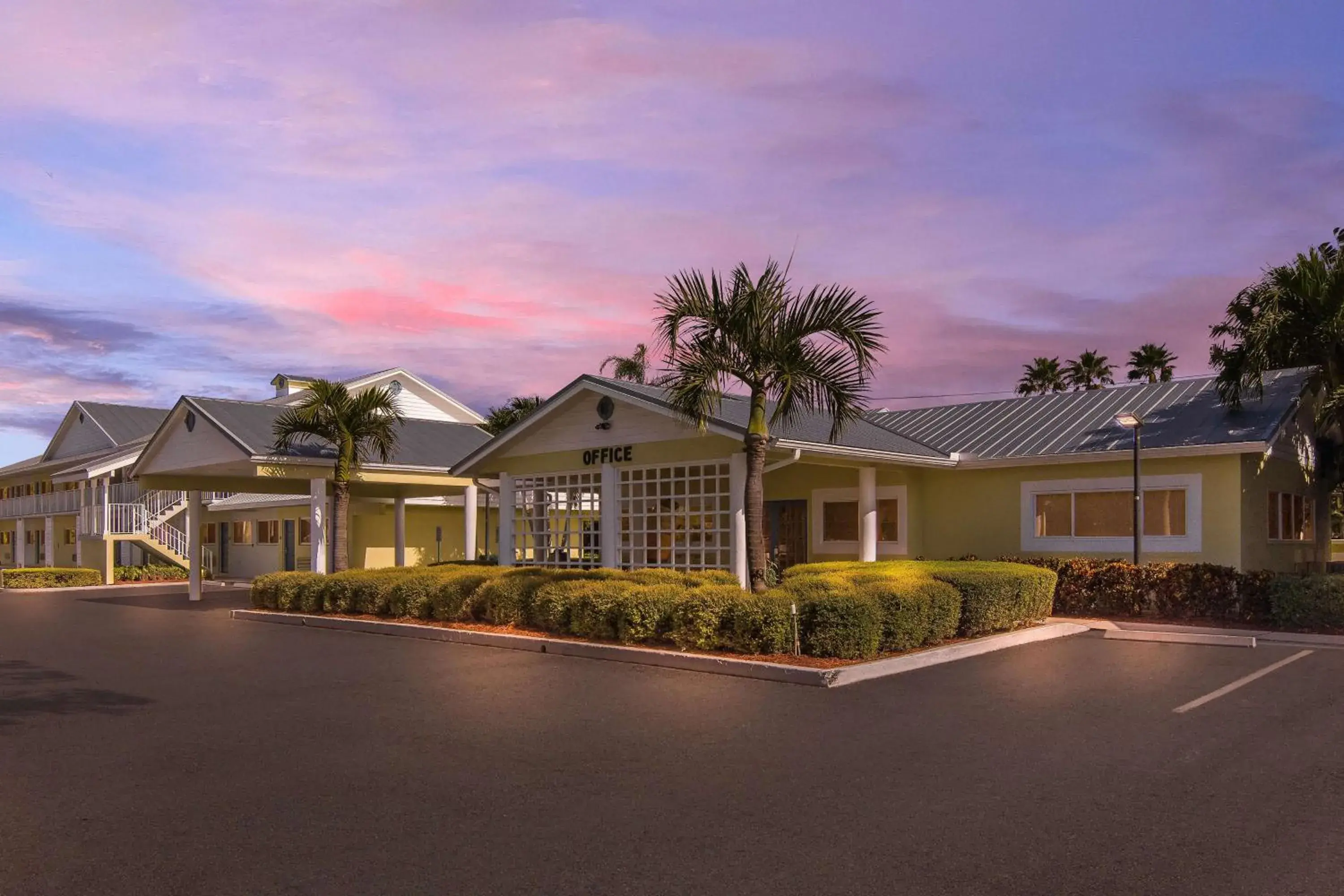 Property building in Best Western Port St. Lucie Property building in Best Western Port St. Lucie