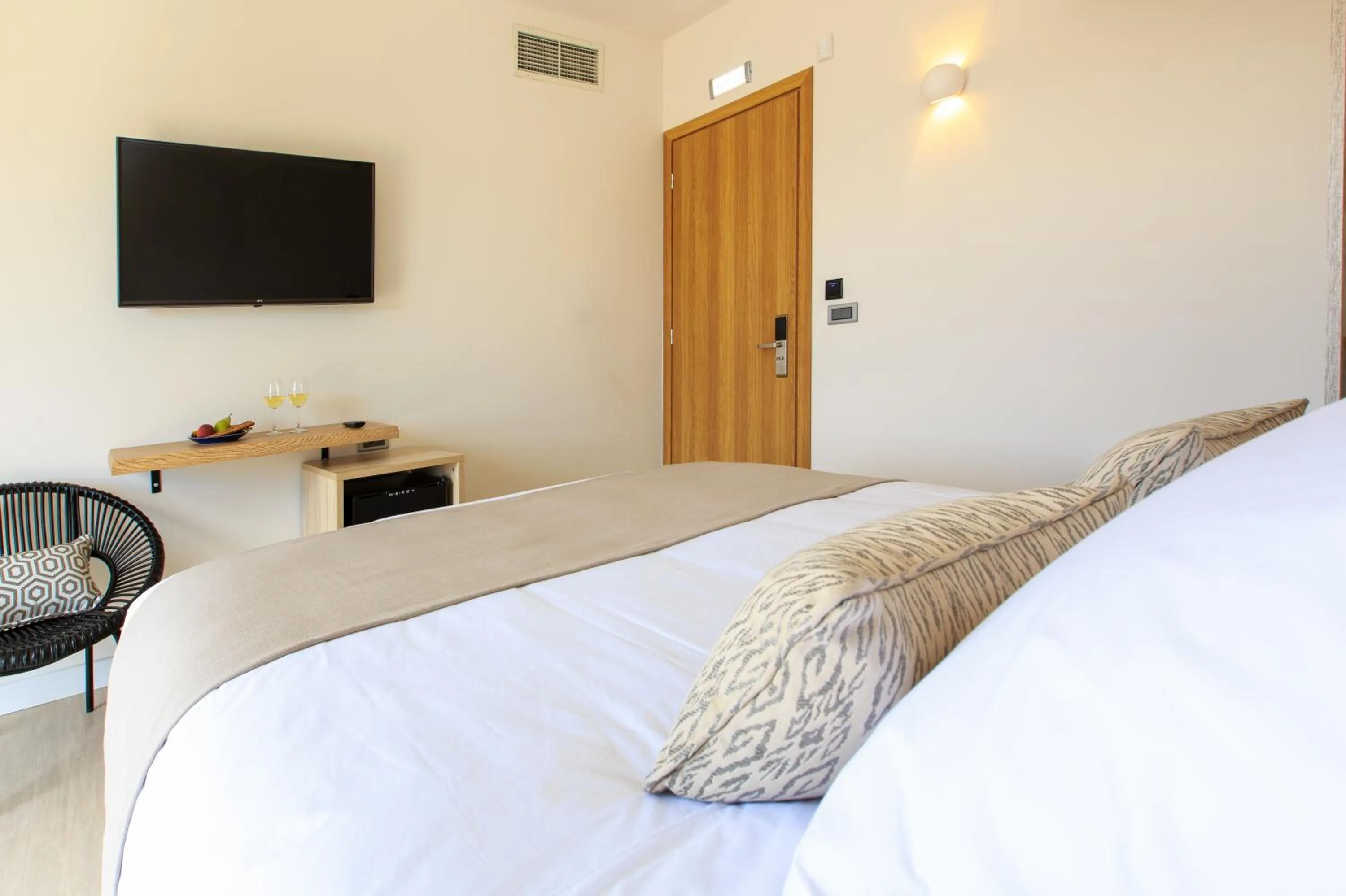 Bedroom, Bed in 180 South Seaside Hotel