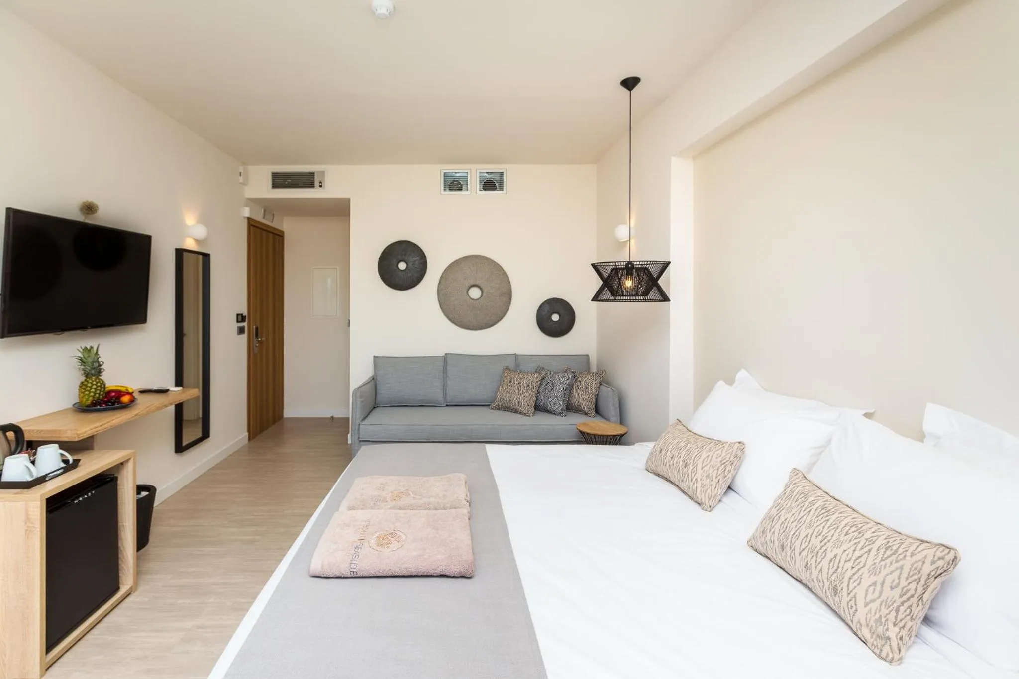 Photo of the whole room, Bed in 180 South Seaside Hotel