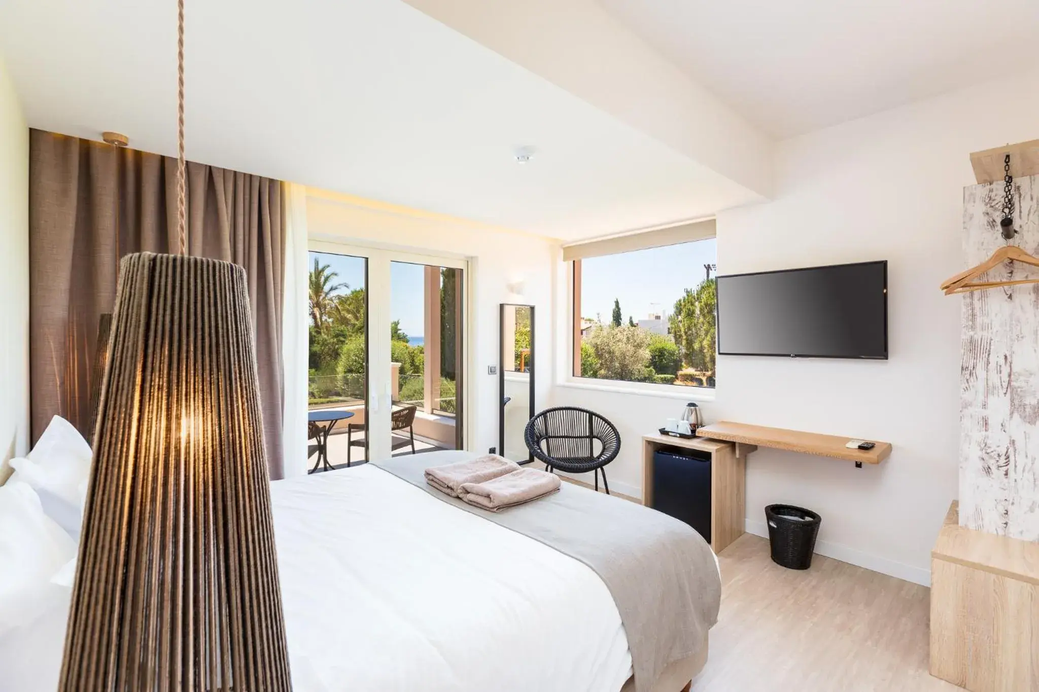 Balcony/Terrace, Bed in 180 South Seaside Hotel Balcony/Terrace, Bed in 180 South Seaside Hotel