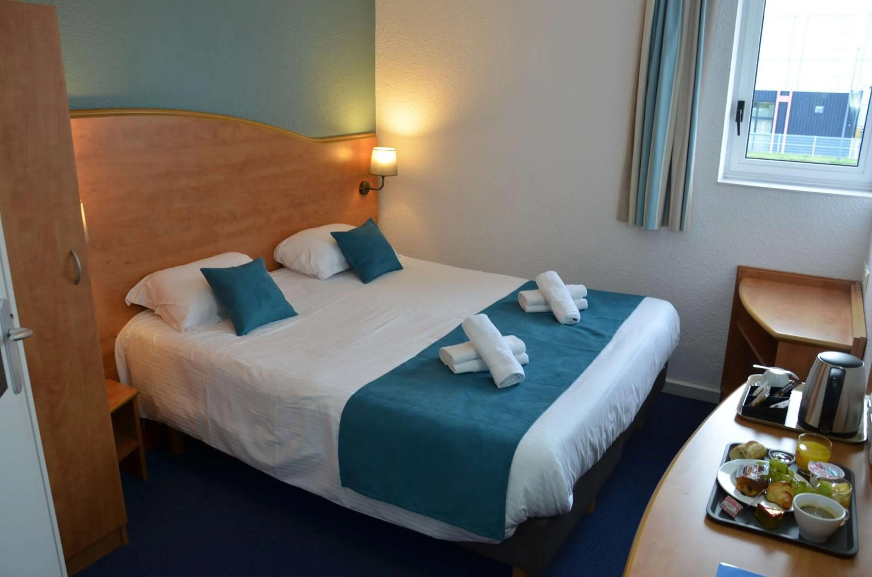 Bedroom, Bed in BRIT HOTEL Caen Hérouville