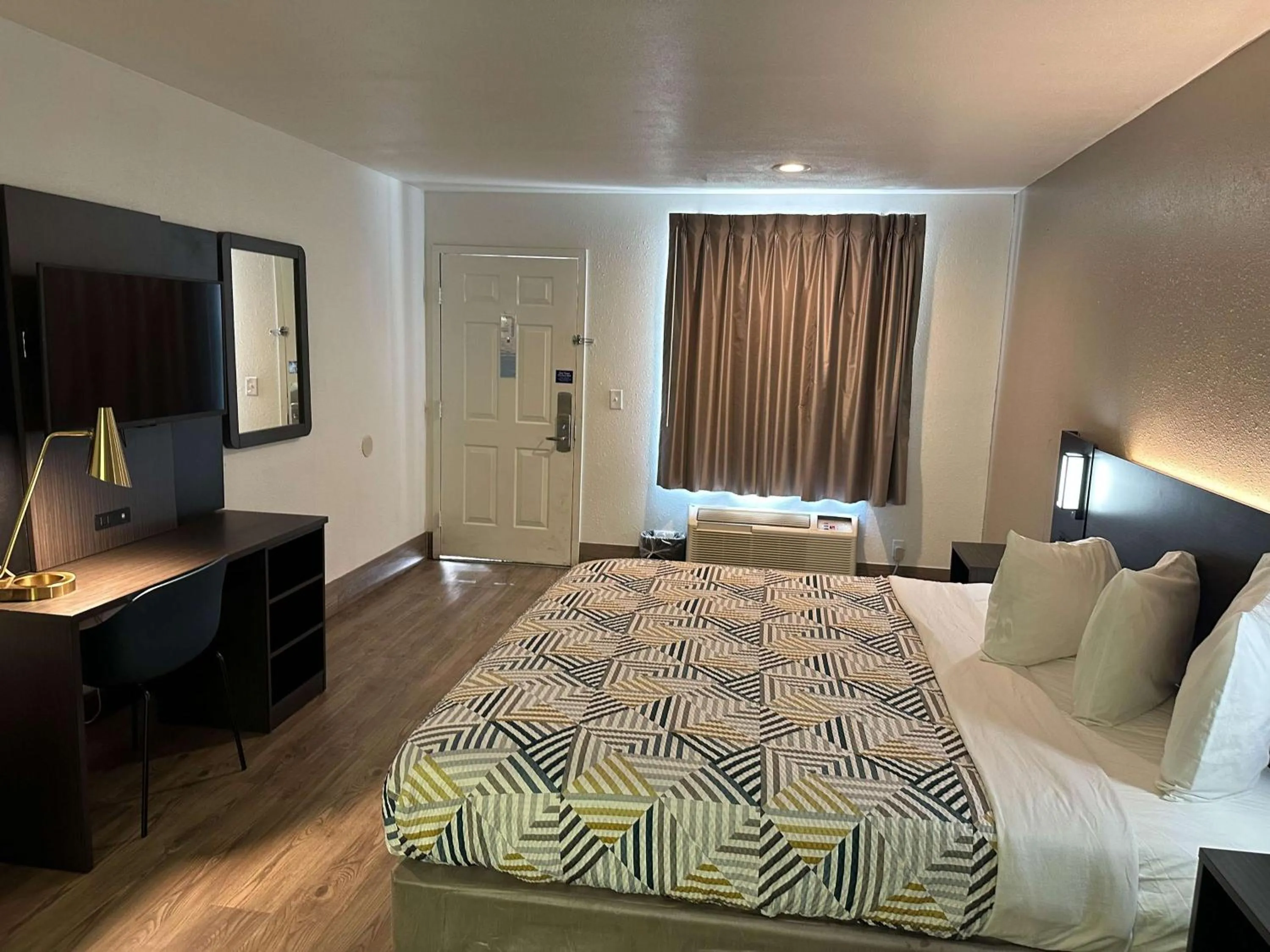 Bedroom, Bed in Motel 6-Pooler, GA - Savannah Airport
