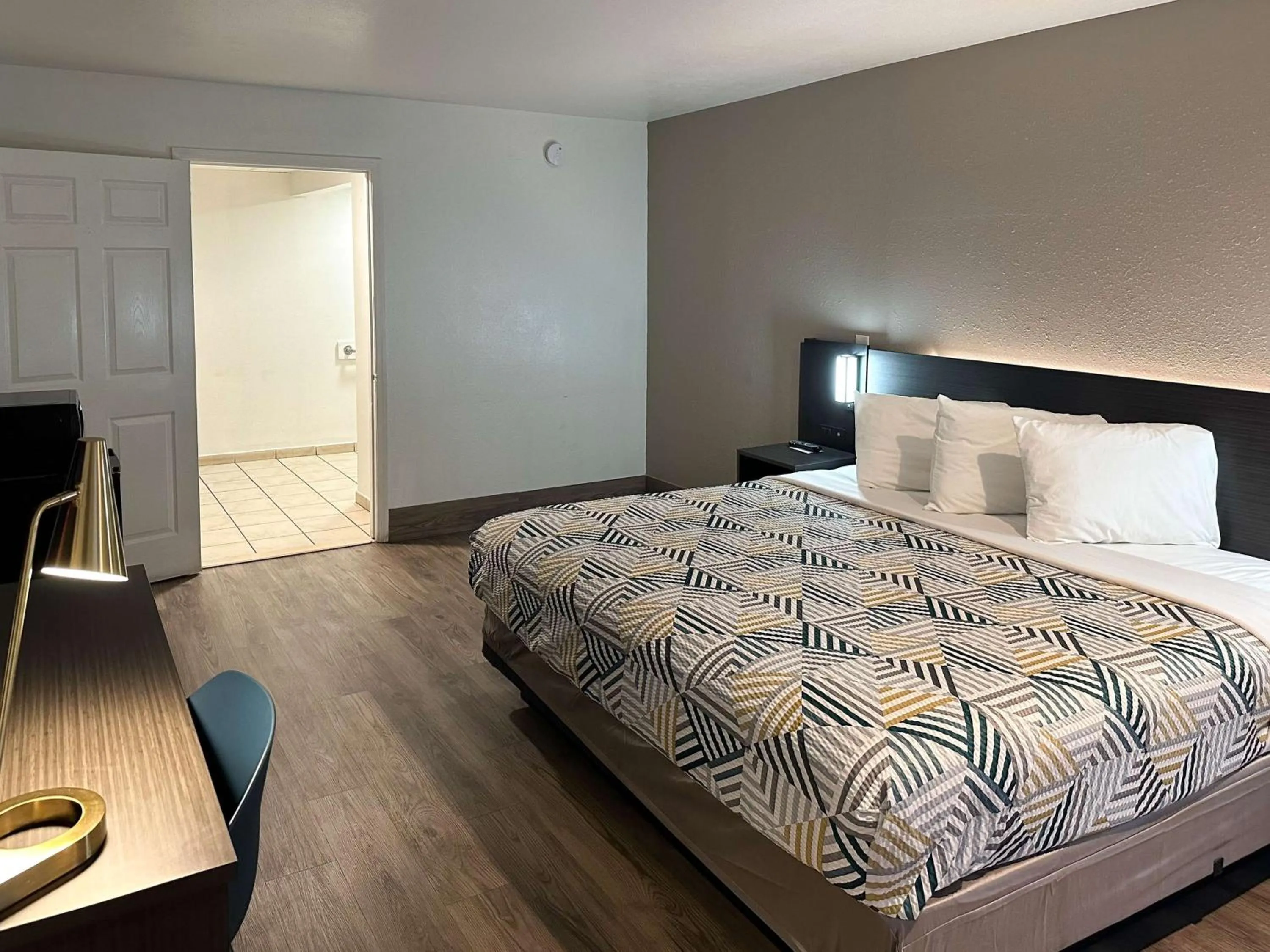 Bedroom, Bed in Motel 6-Pooler, GA - Savannah Airport