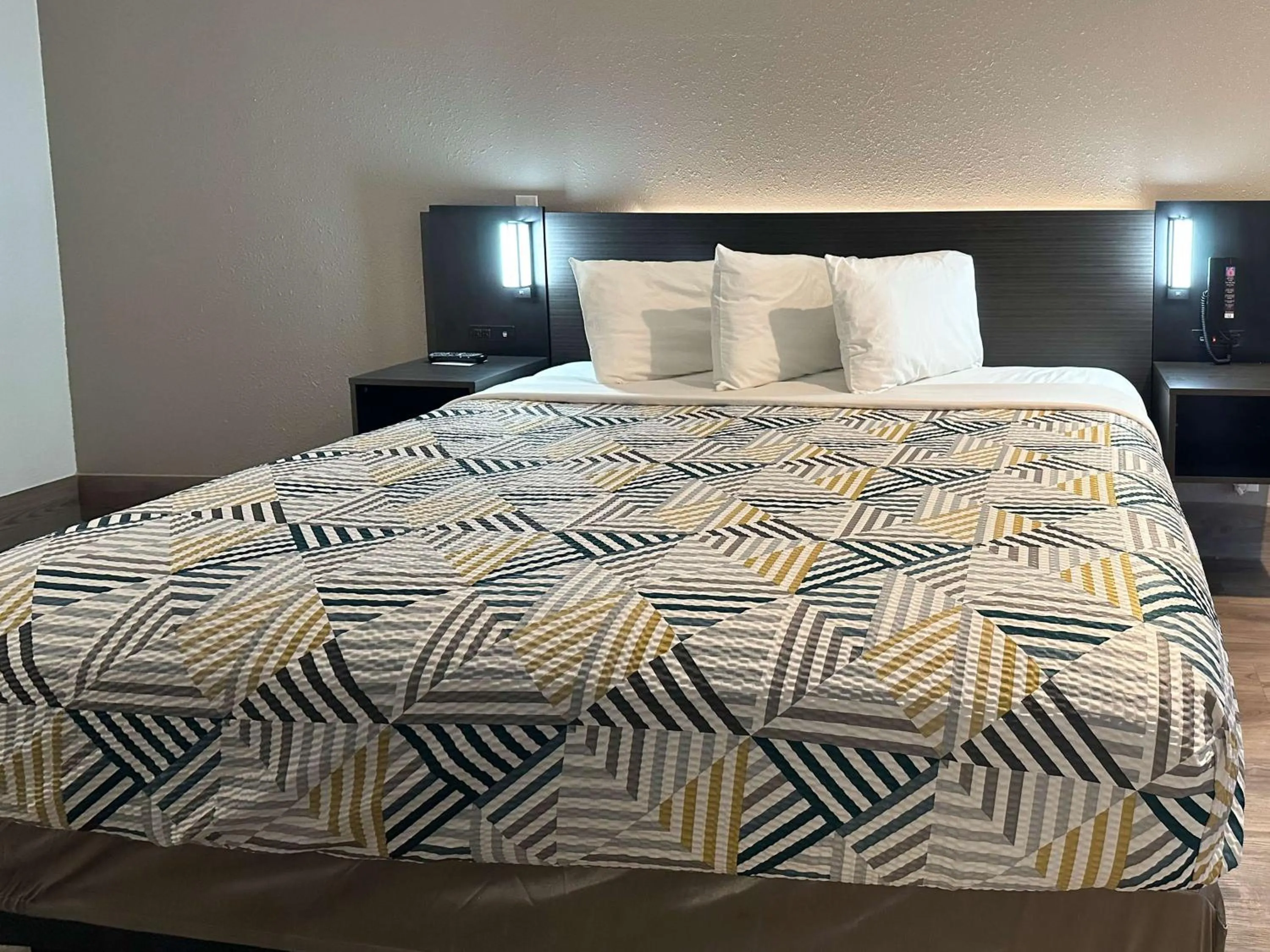 Bedroom, Bed in Motel 6-Pooler, GA - Savannah Airport