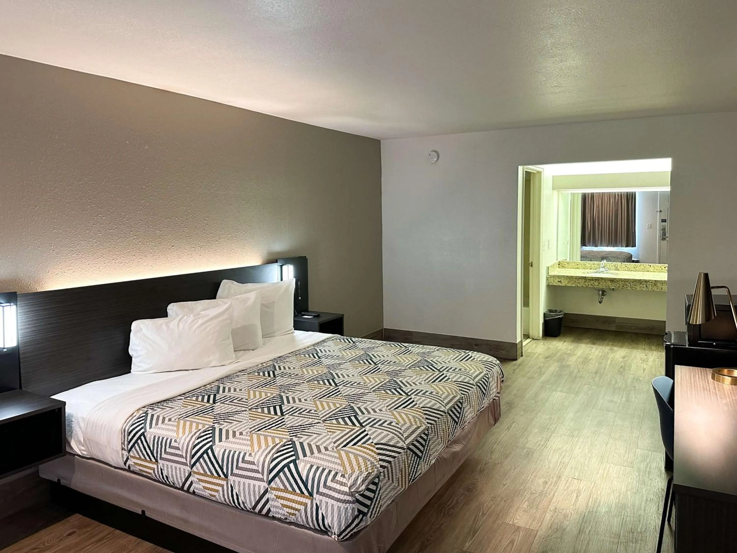 Bedroom, Bed in Motel 6-Pooler, GA - Savannah Airport