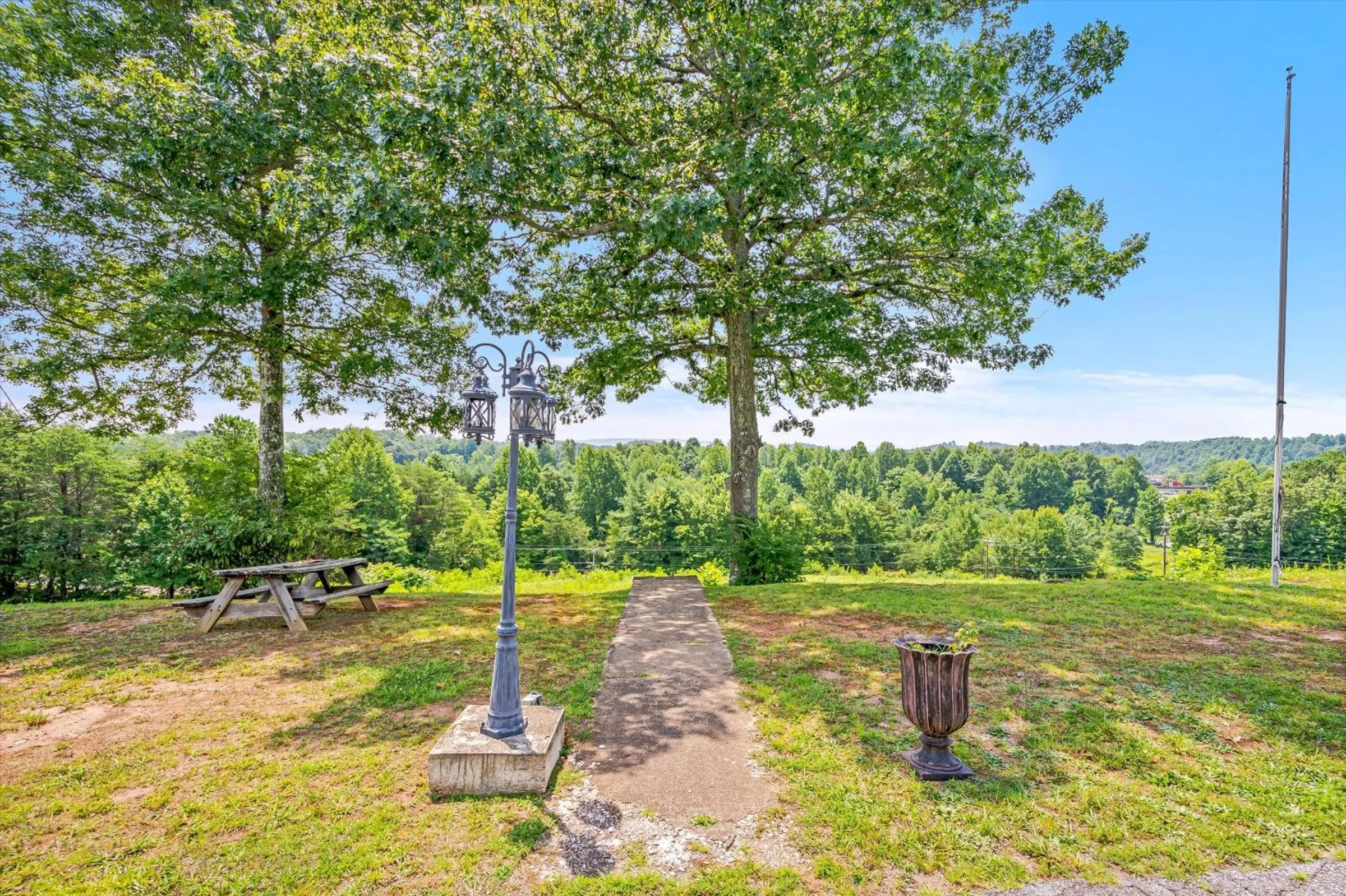 Natural landscape in Early Blue Motel