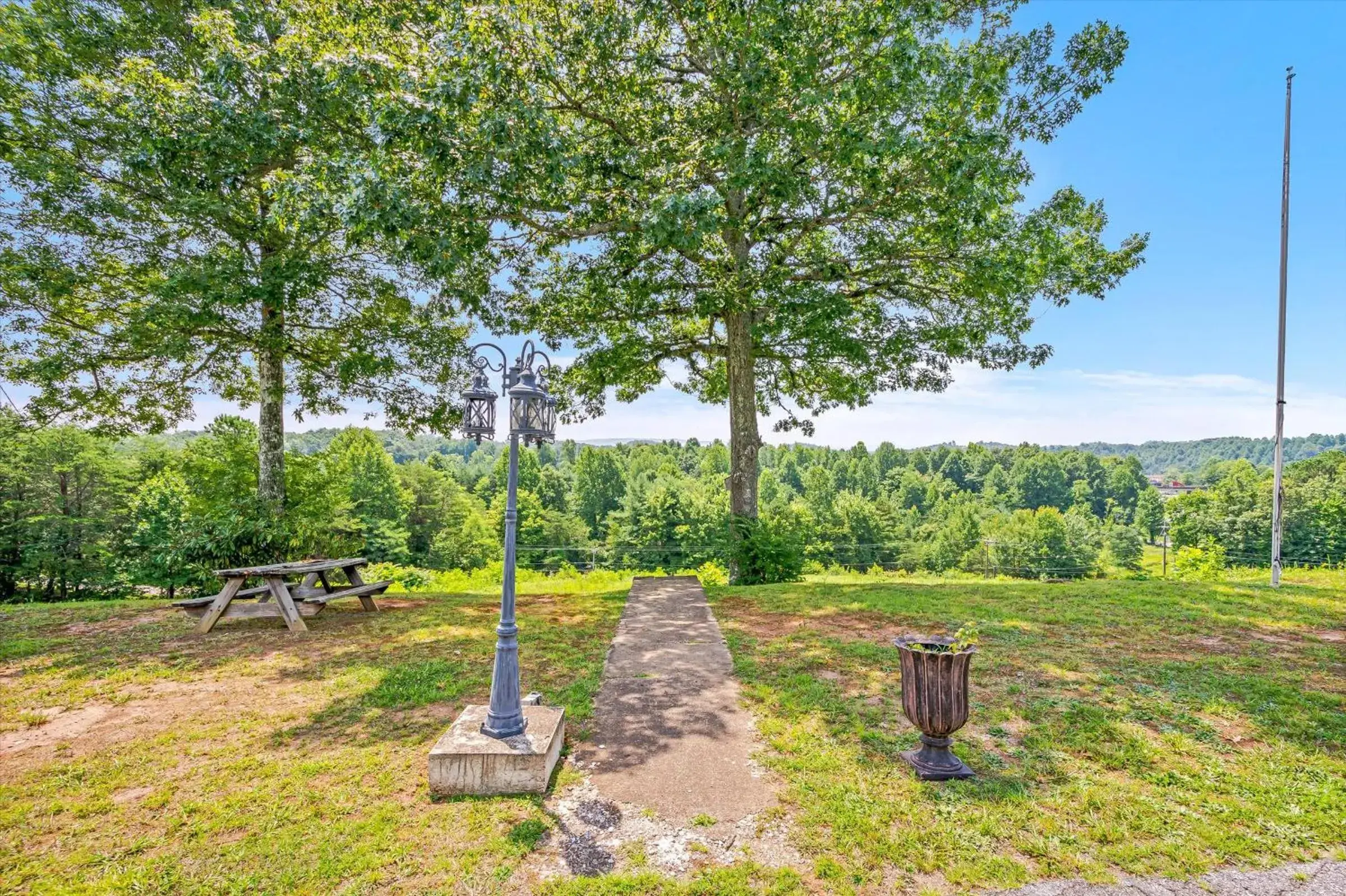 Natural landscape in Early Blue Motel Natural landscape in Early Blue Motel