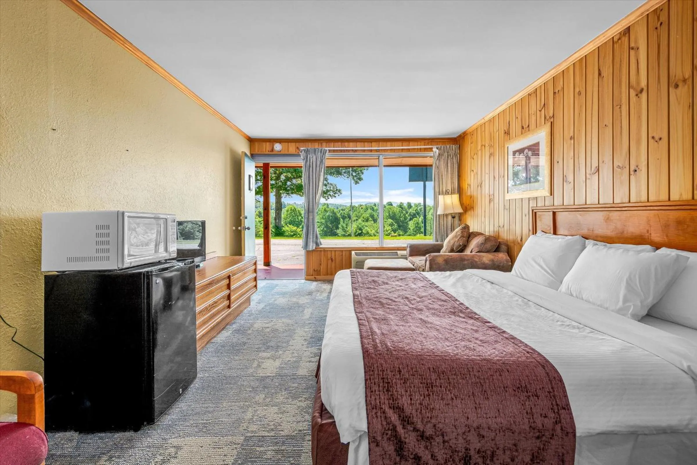 Photo of the whole room, Bed in Early Blue Motel