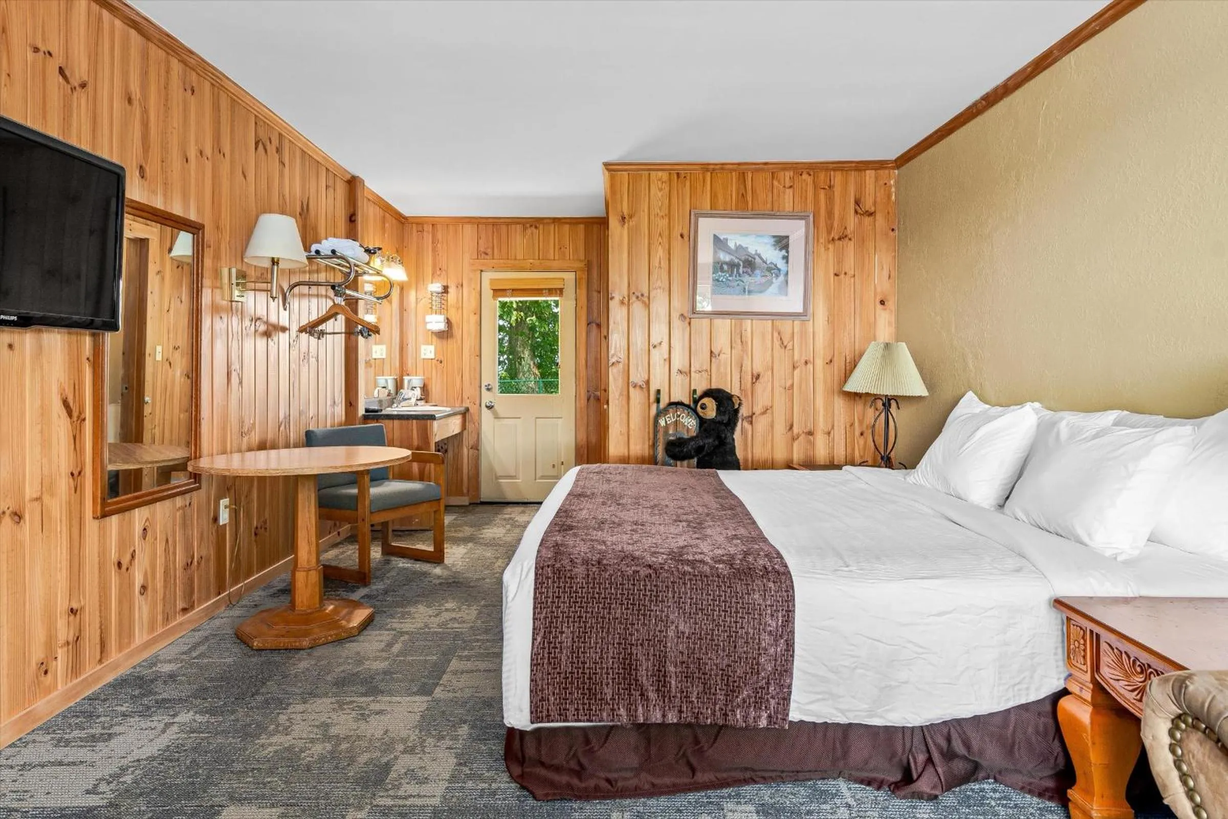 Bedroom, Bed in Early Blue Motel