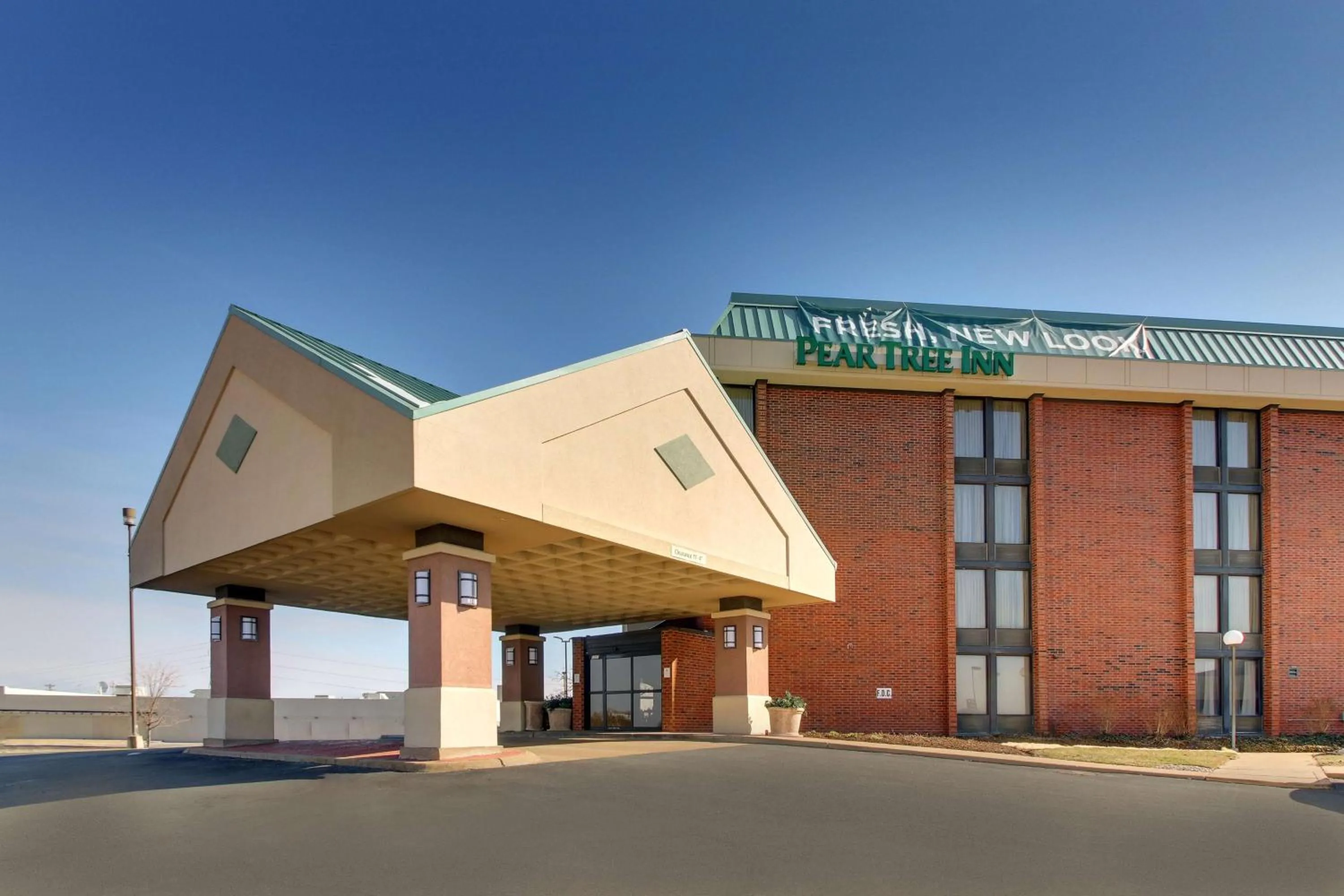 Property building in Pear Tree Inn St. Louis - Arnold