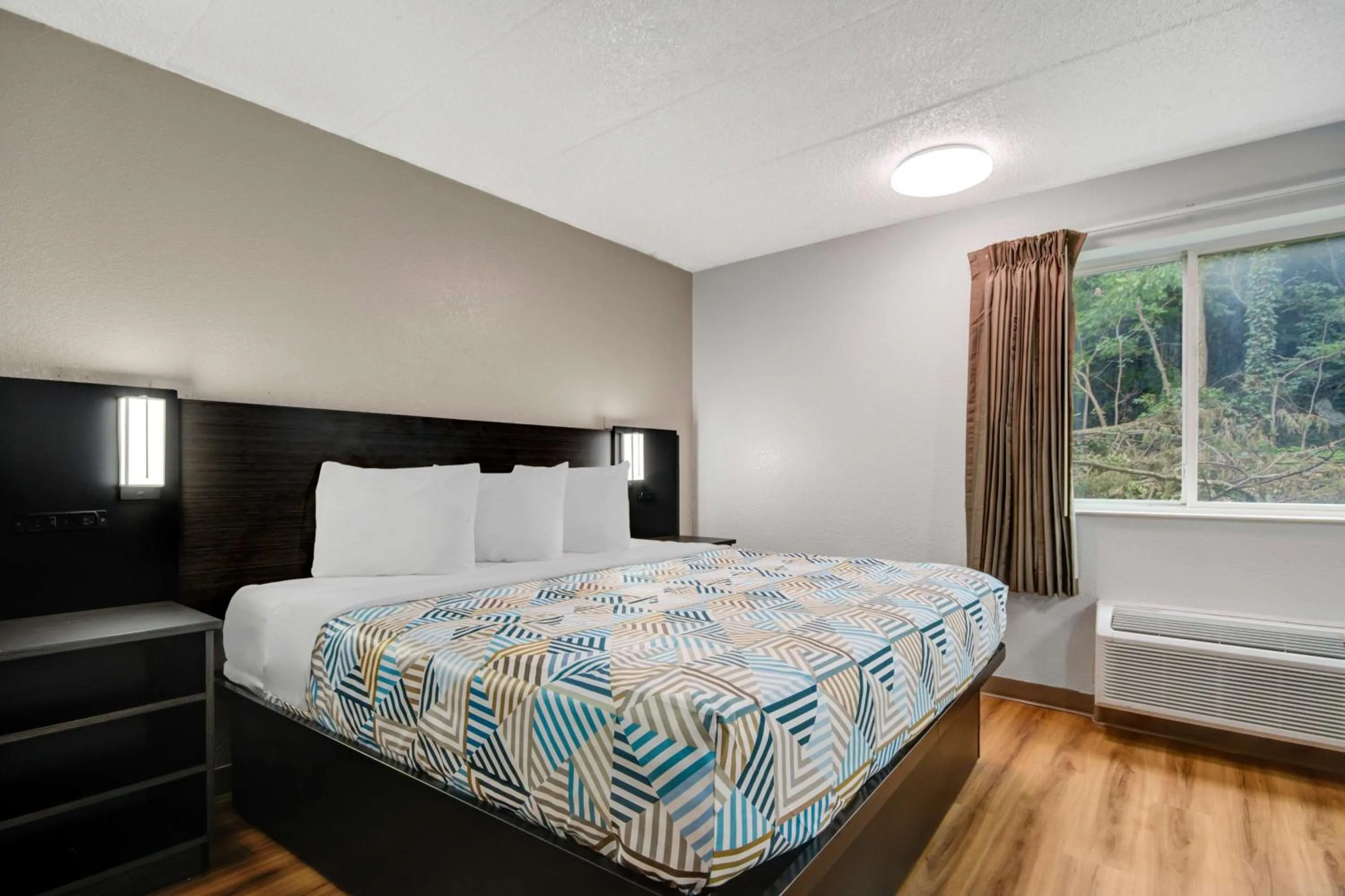 Bedroom, Bed in Motel 6-York, PA - North