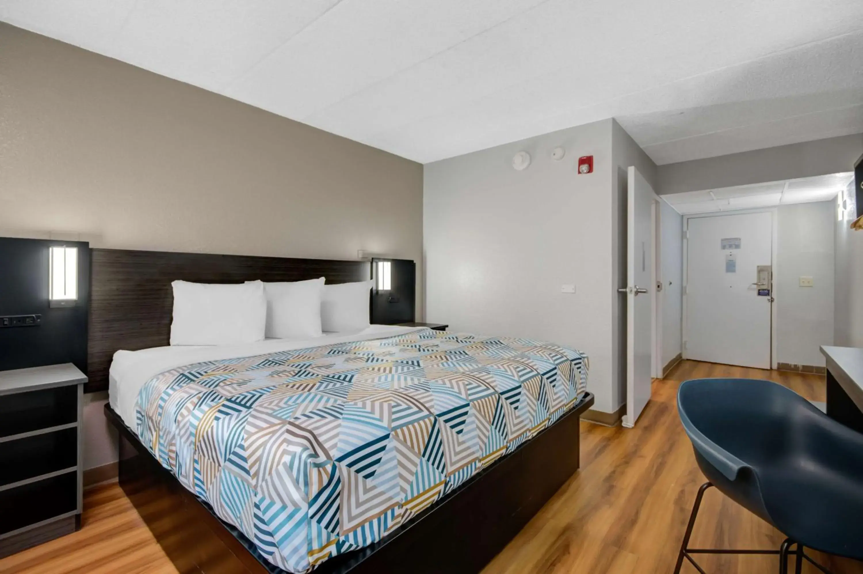 Bedroom, Bed in Motel 6-York, PA - North Bedroom, Bed in Motel 6-York, PA - North