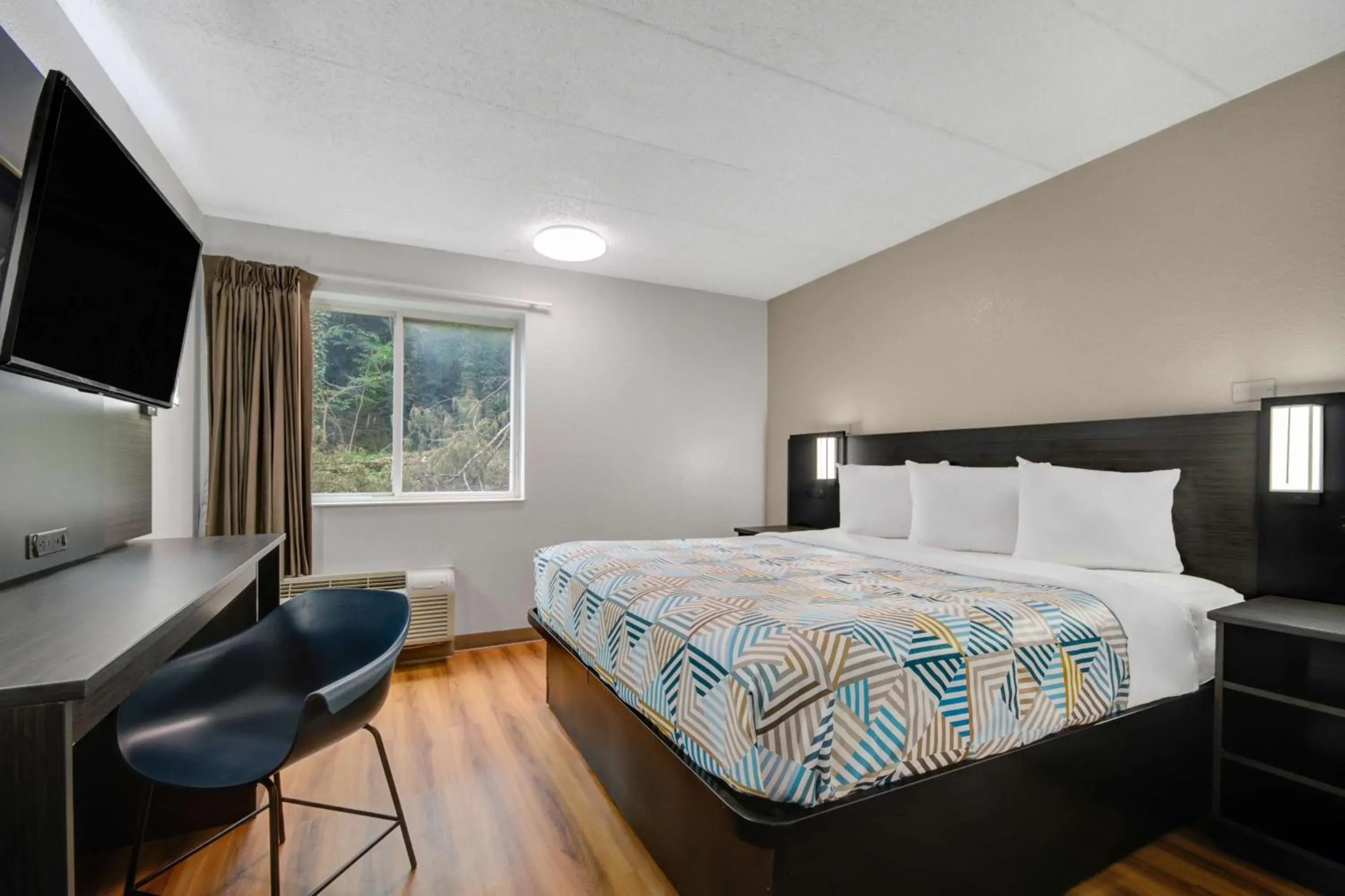 Bedroom, Bed in Motel 6-York, PA - North Bedroom, Bed in Motel 6-York, PA - North