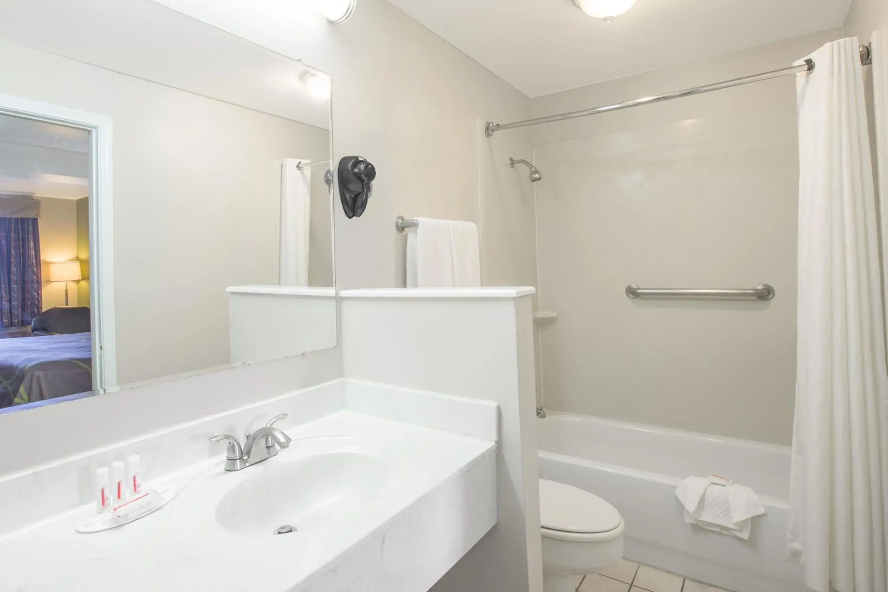 Deluxe Queen Room with Two Queen Beds - Smoking in Super 8 by Wyndham Jasper Deluxe Queen Room with Two Queen Beds - Smoking in Super 8 by Wyndham Jasper