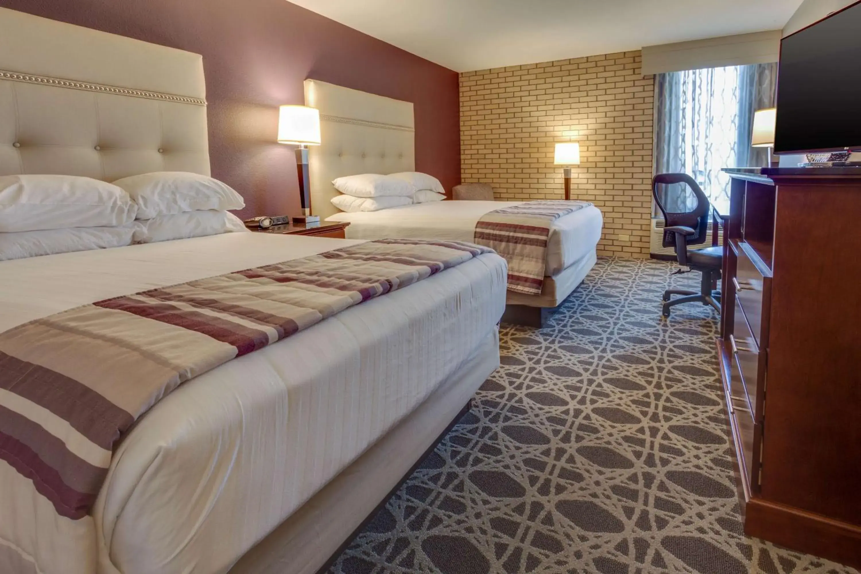 Superior Queen Room with Two Queen Beds in Drury Inn & Suites Hayti Caruthersville Superior Queen Room with Two Queen Beds in Drury Inn & Suites Hayti Caruthersville