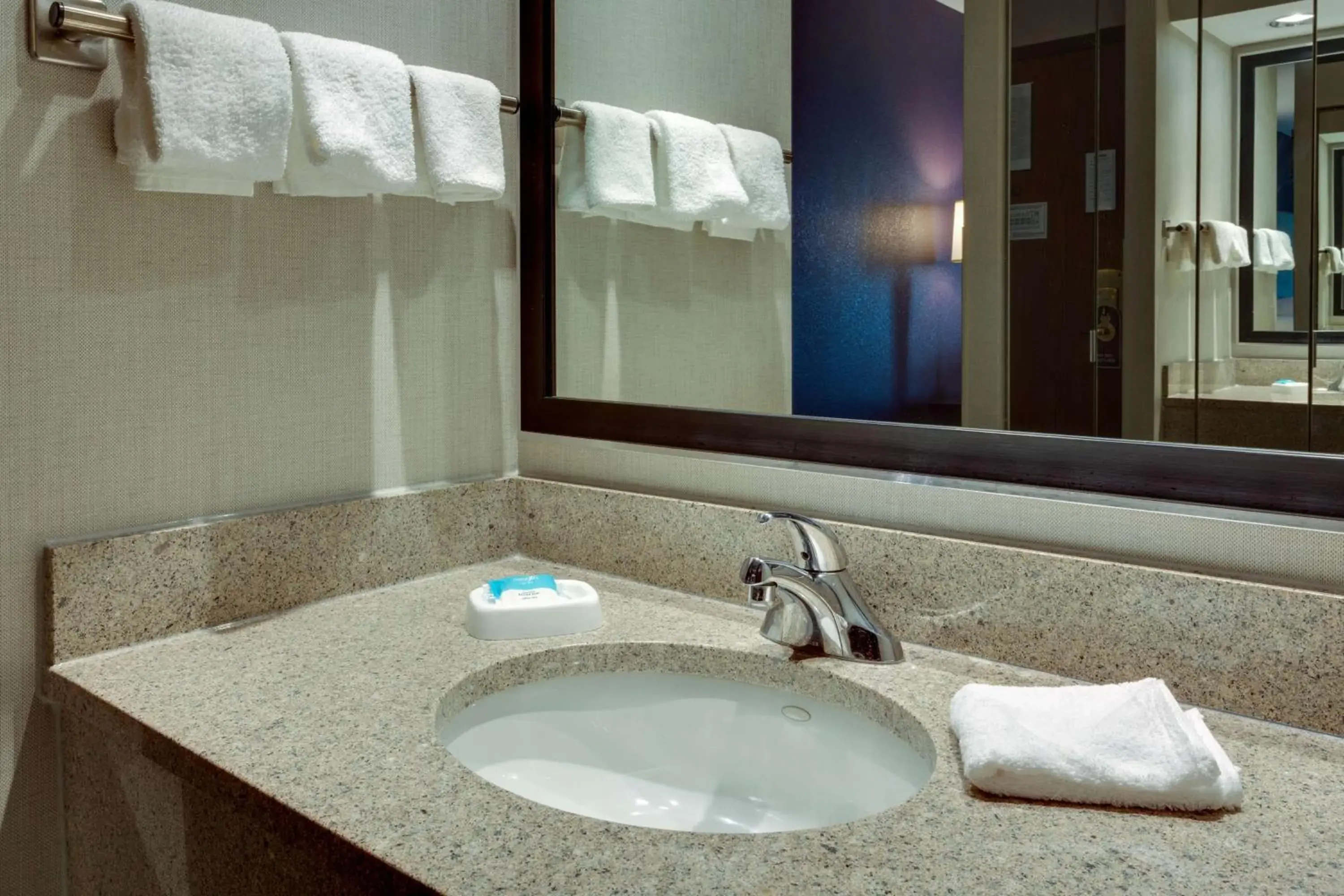 Deluxe Queen Room with Two Queen Beds in Drury Inn & Suites Hayti Caruthersville Deluxe Queen Room with Two Queen Beds in Drury Inn & Suites Hayti Caruthersville