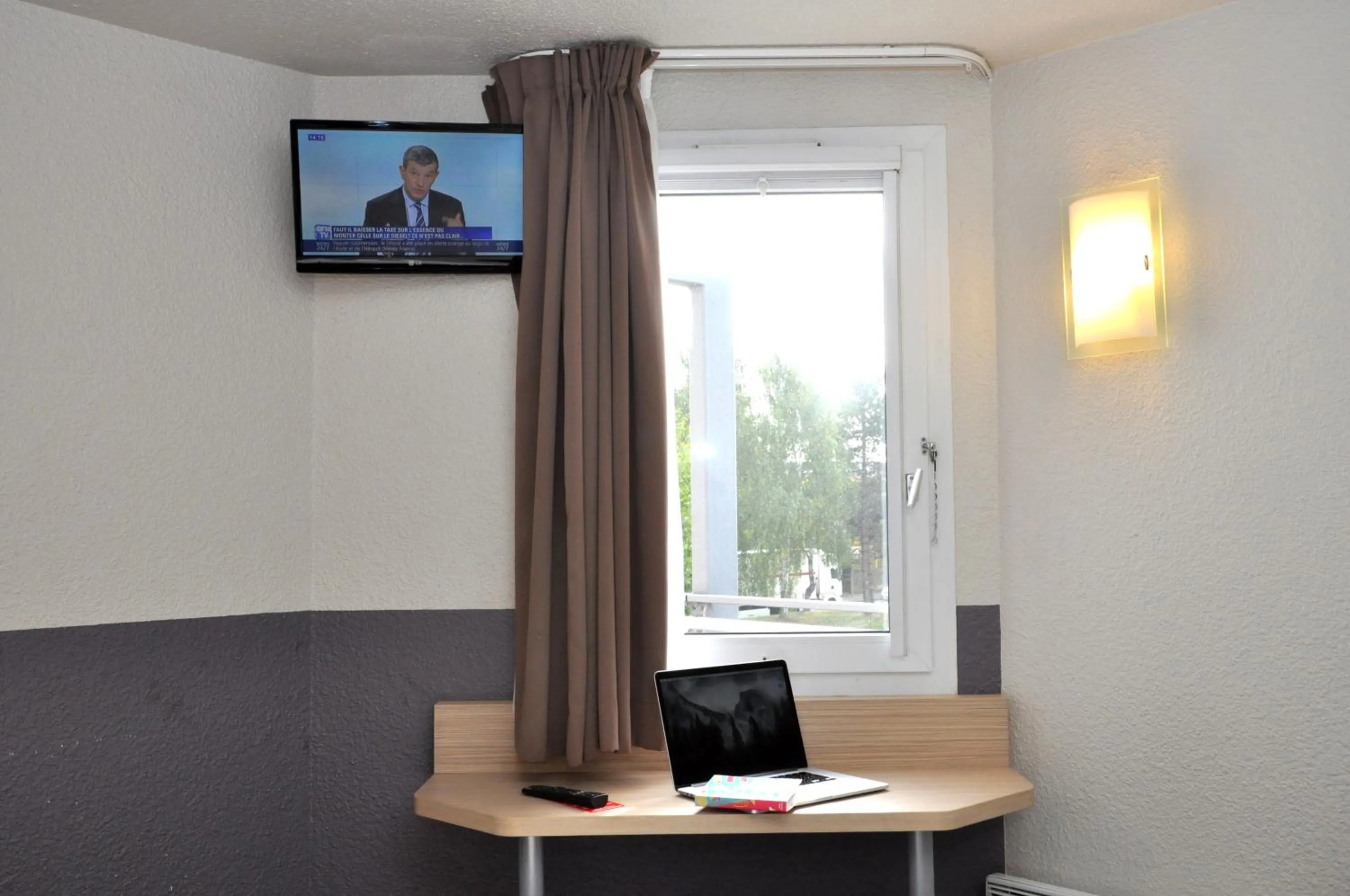 Bedroom in B Hotel Caen Mondeville