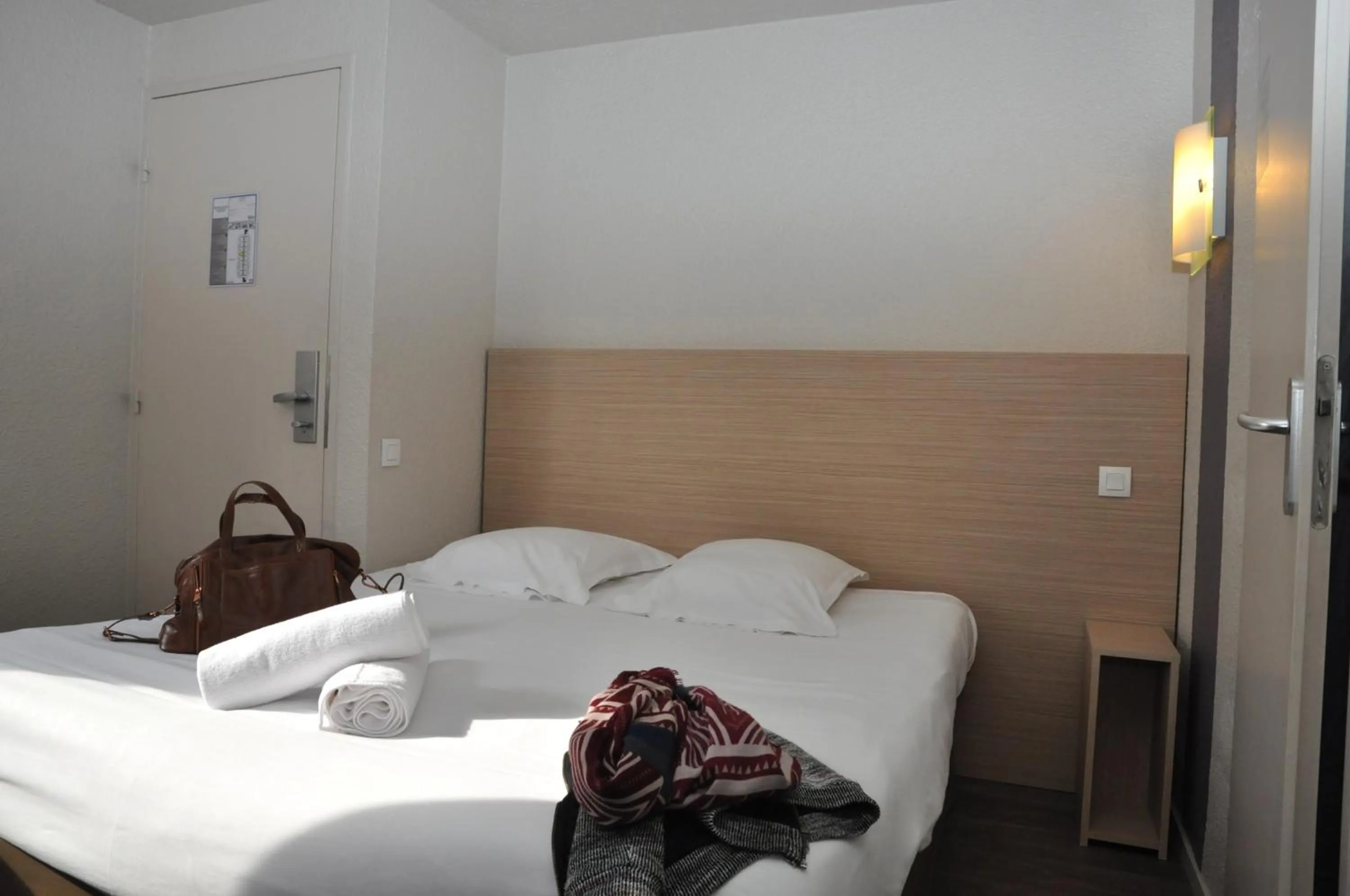 Bed in B Hotel Caen Mondeville