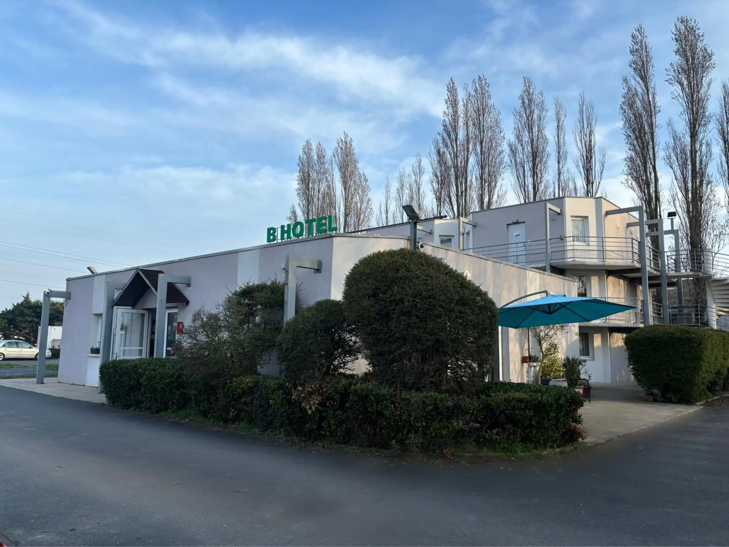 Property building in B Hotel Caen Mondeville Property building in B Hotel Caen Mondeville