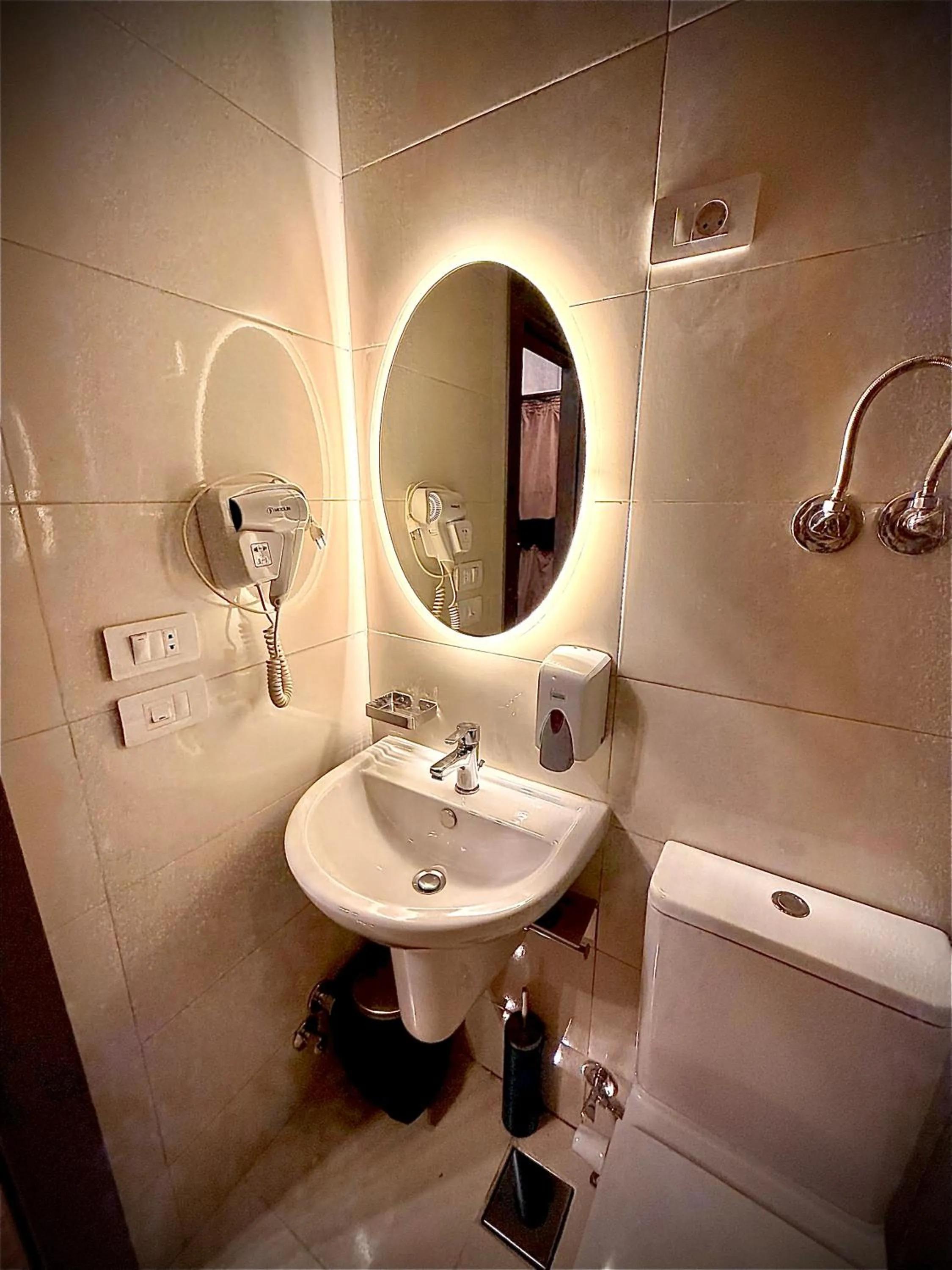 Shower in Heritage Hostel Cairo