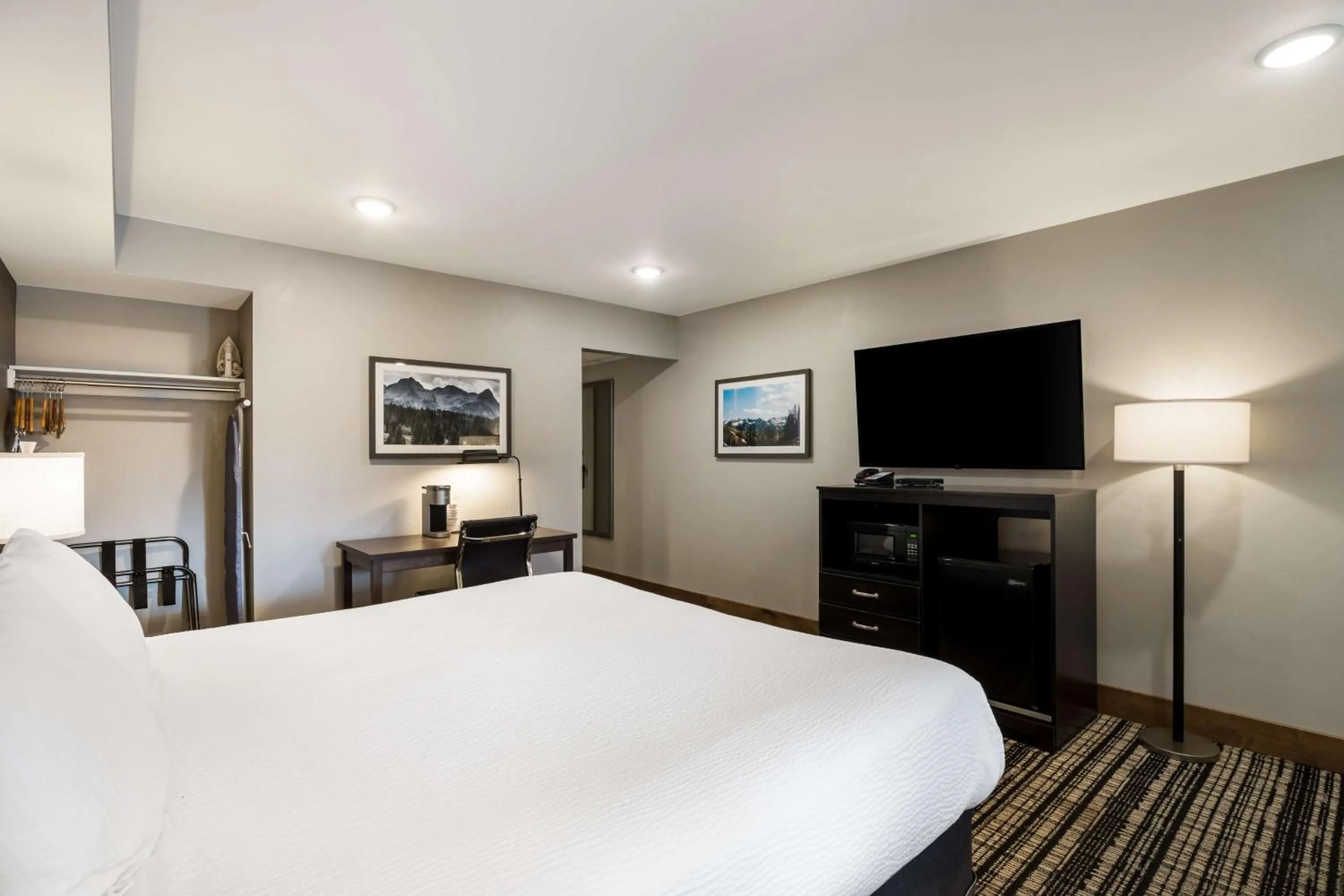 Photo of the whole room, Bed in Best Western Antlers at Glenwood Springs