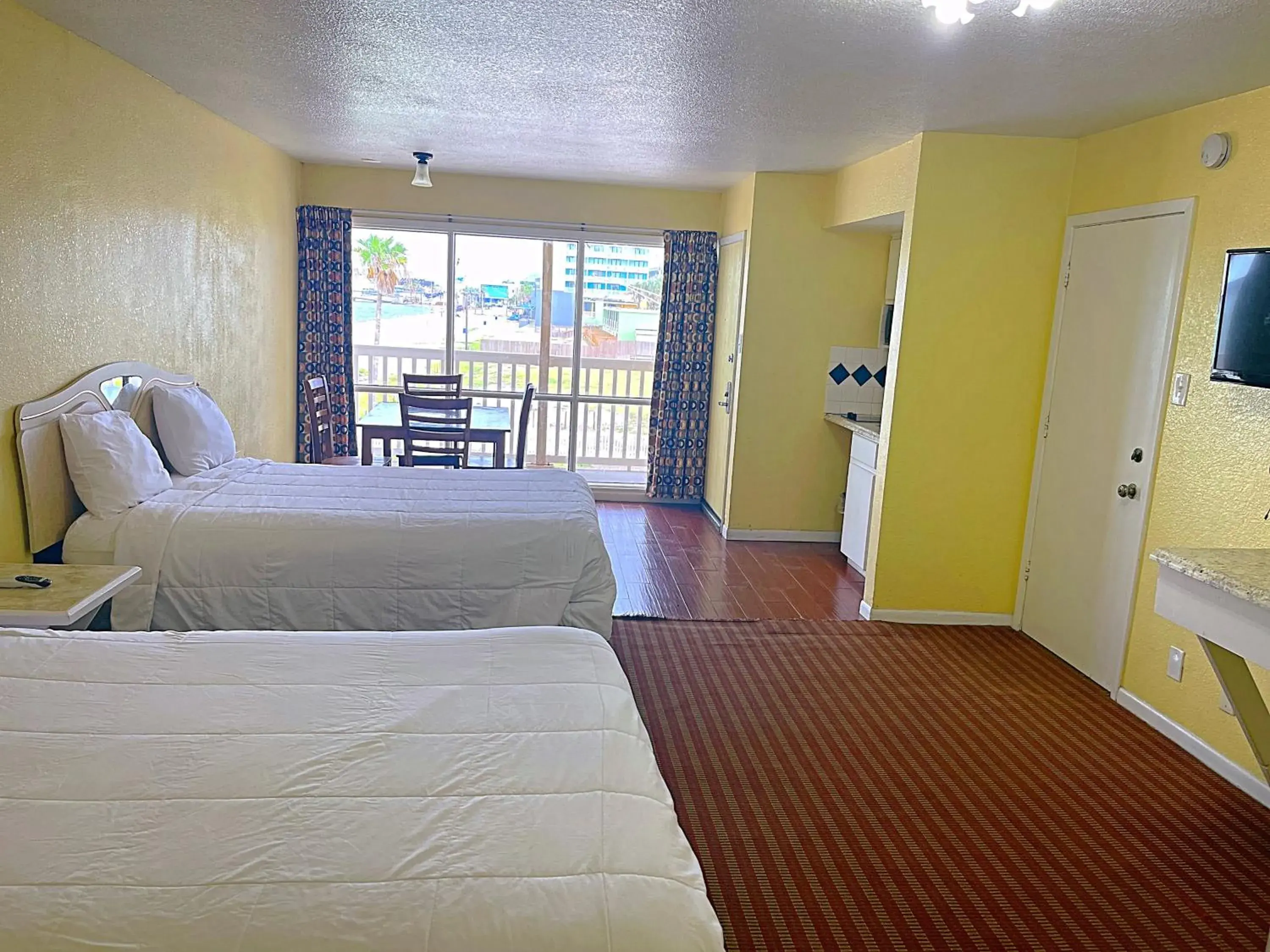 Bed in Sea Shell Inn on the Beach Bed in Sea Shell Inn on the Beach